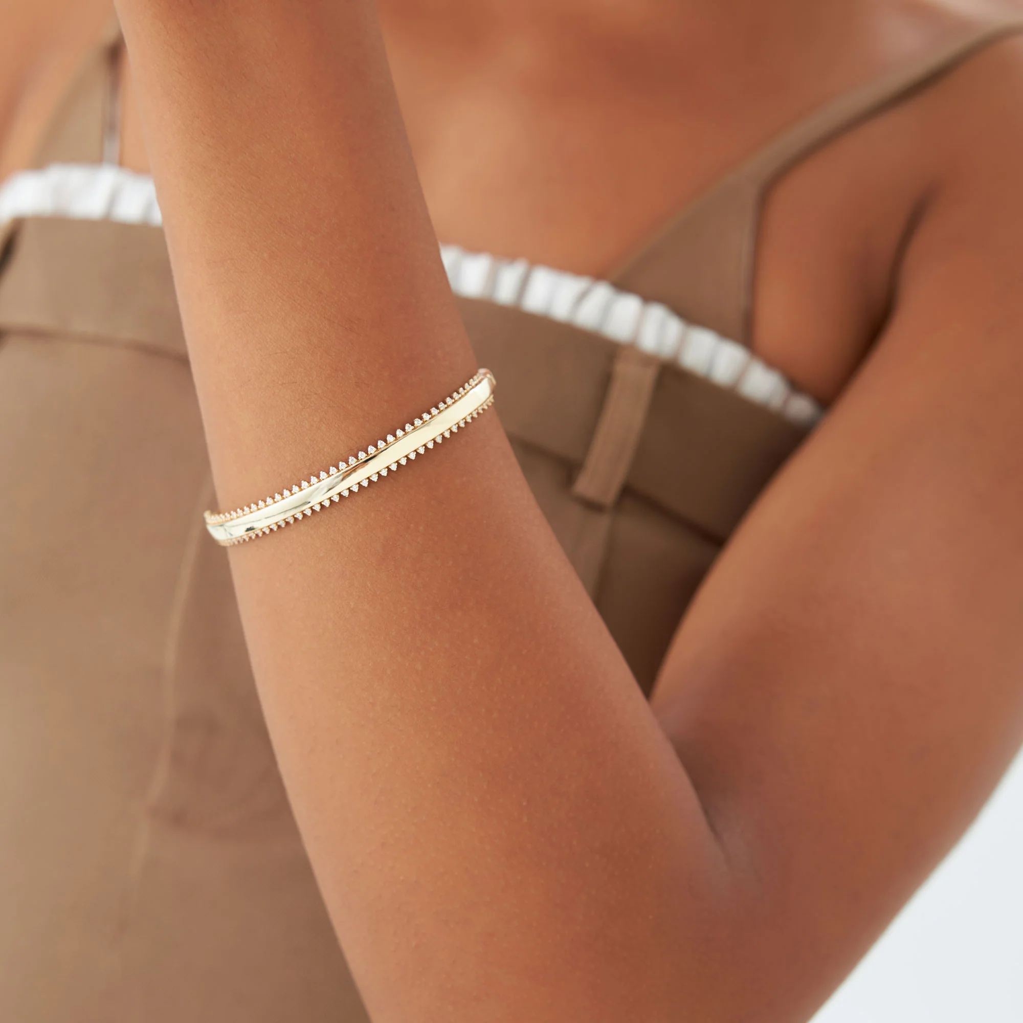 14k 0.85 Ctw Statement Diamond Bangle Bracelet - Image 4
