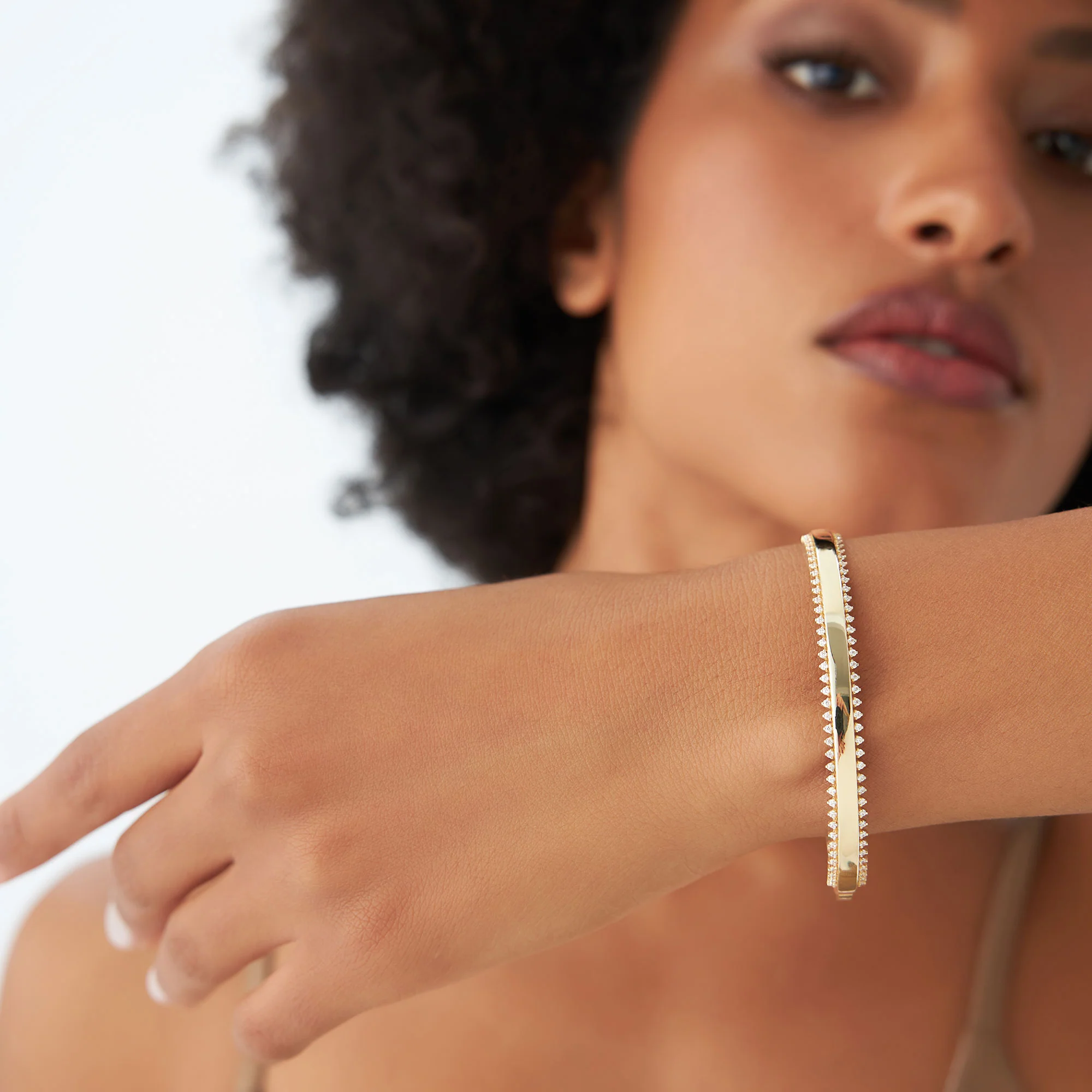 14k 0.85 Ctw Statement Diamond Bangle Bracelet - Image 6