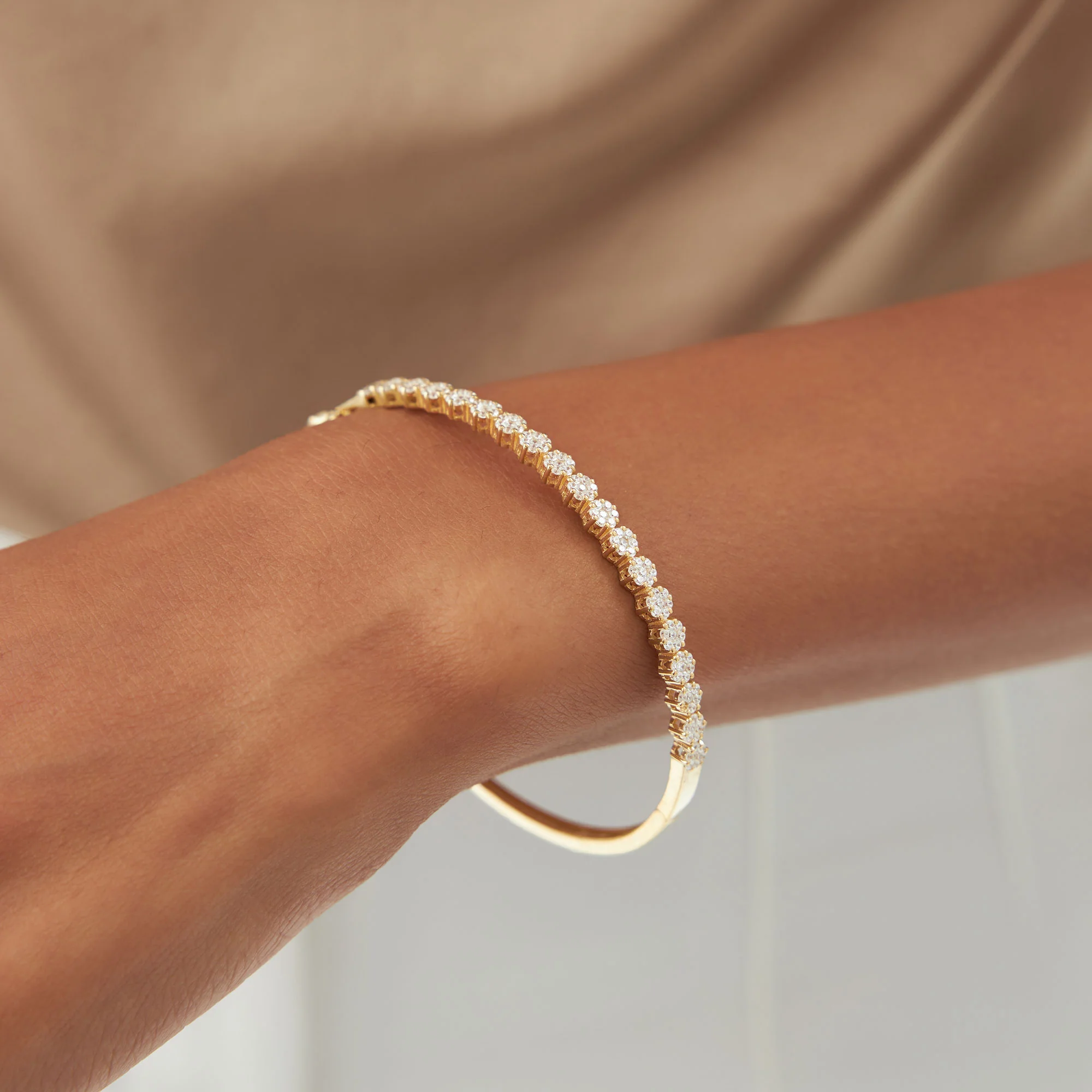 14k 1.15ctw Luxurious Cluster Diamond Bangle - Image 5