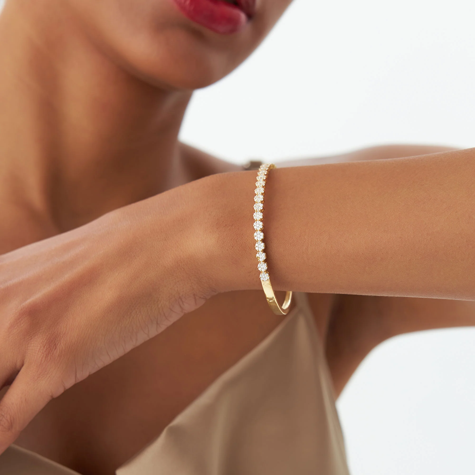 14k 1.15ctw Luxurious Cluster Diamond Bangle - Image 6