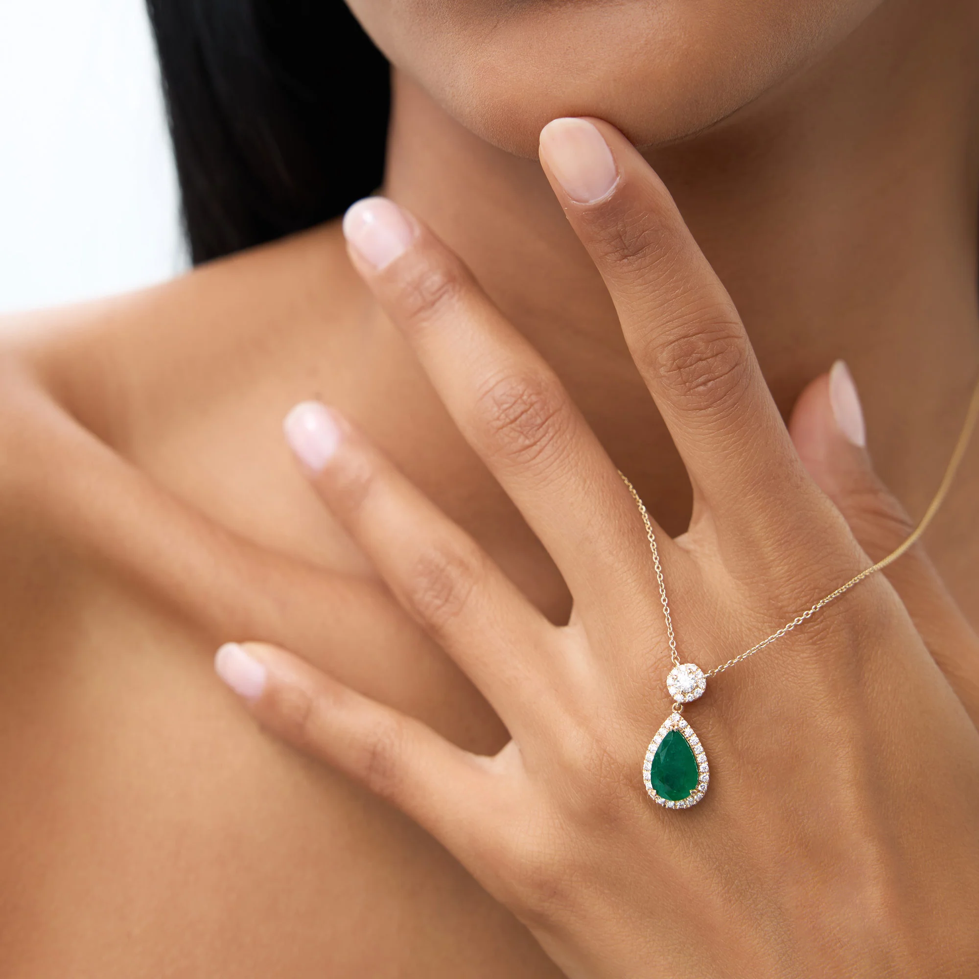 14k 2.00 Ctw Pear Shape Emerald and Diamond Halo Setting Necklace - Image 2