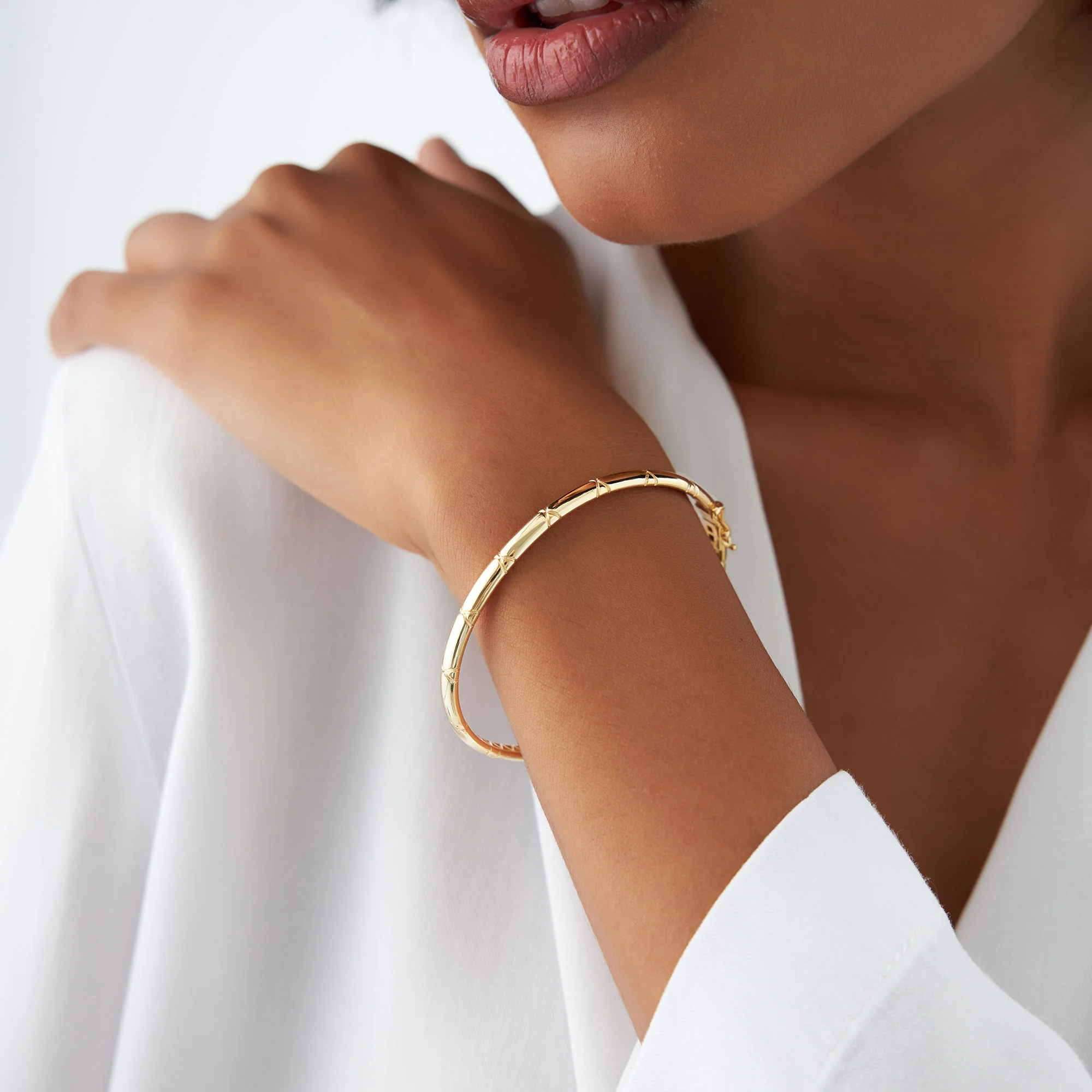 14K 4MM Dome X Cut Design Gold Bangle - Image 4