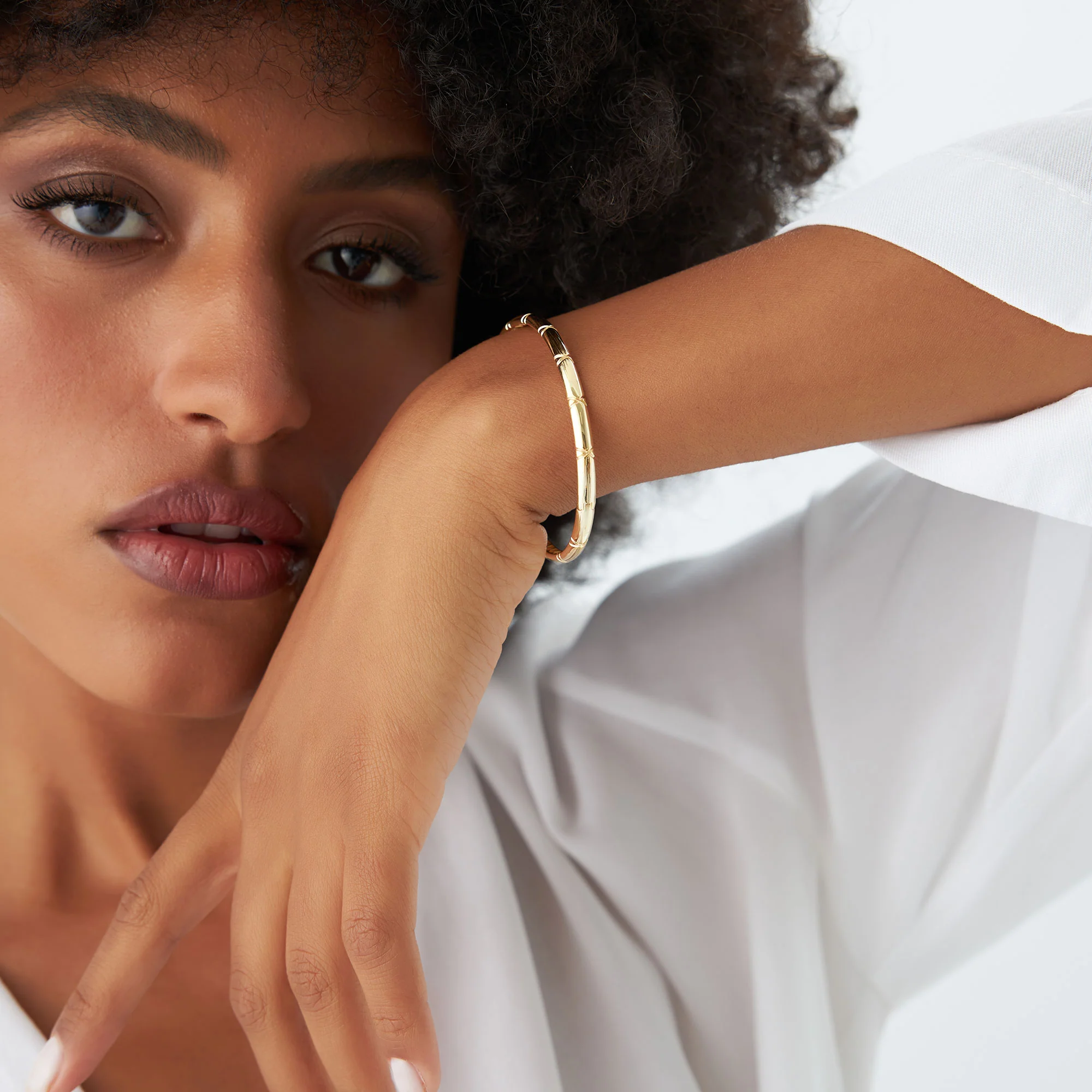 14K 4MM Dome X Cut Design Gold Bangle - Image 5