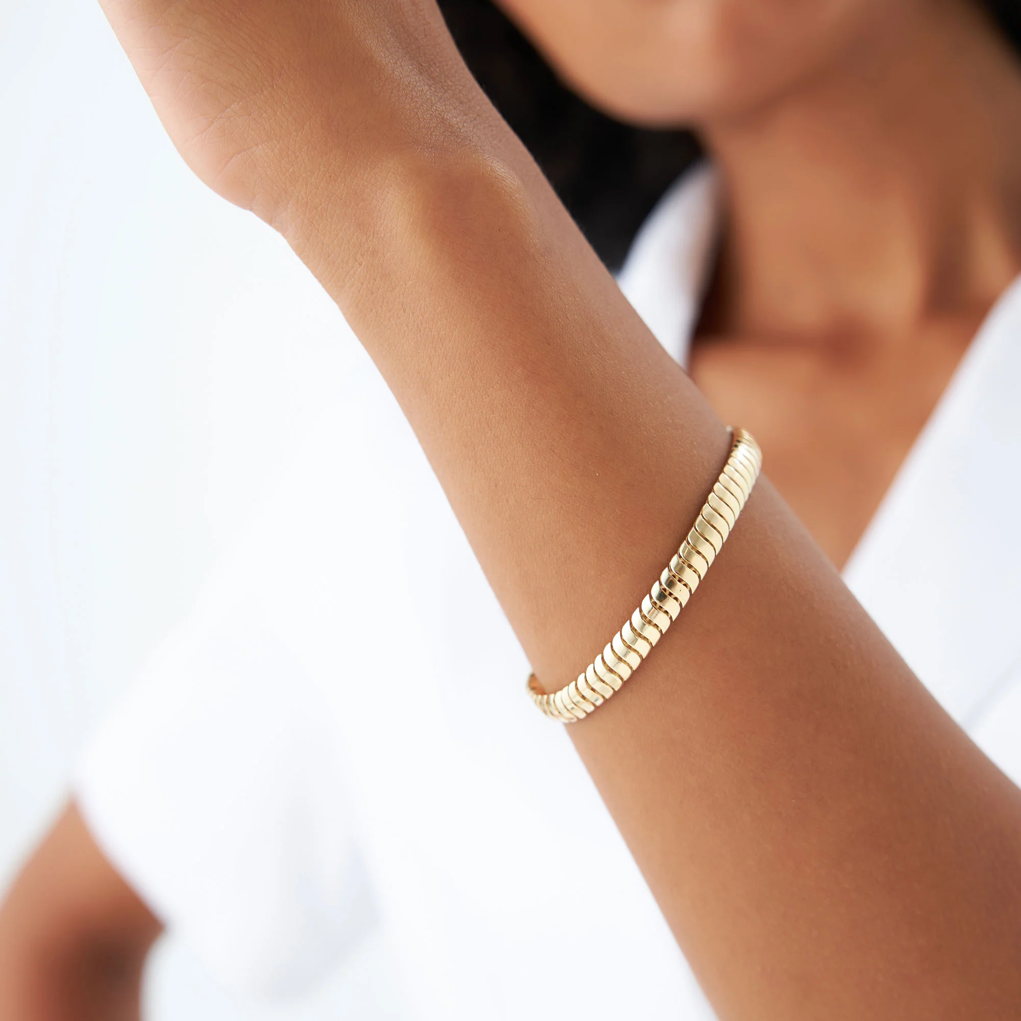 14k 5.7MM Wide Cobra Bracelet - Image 2