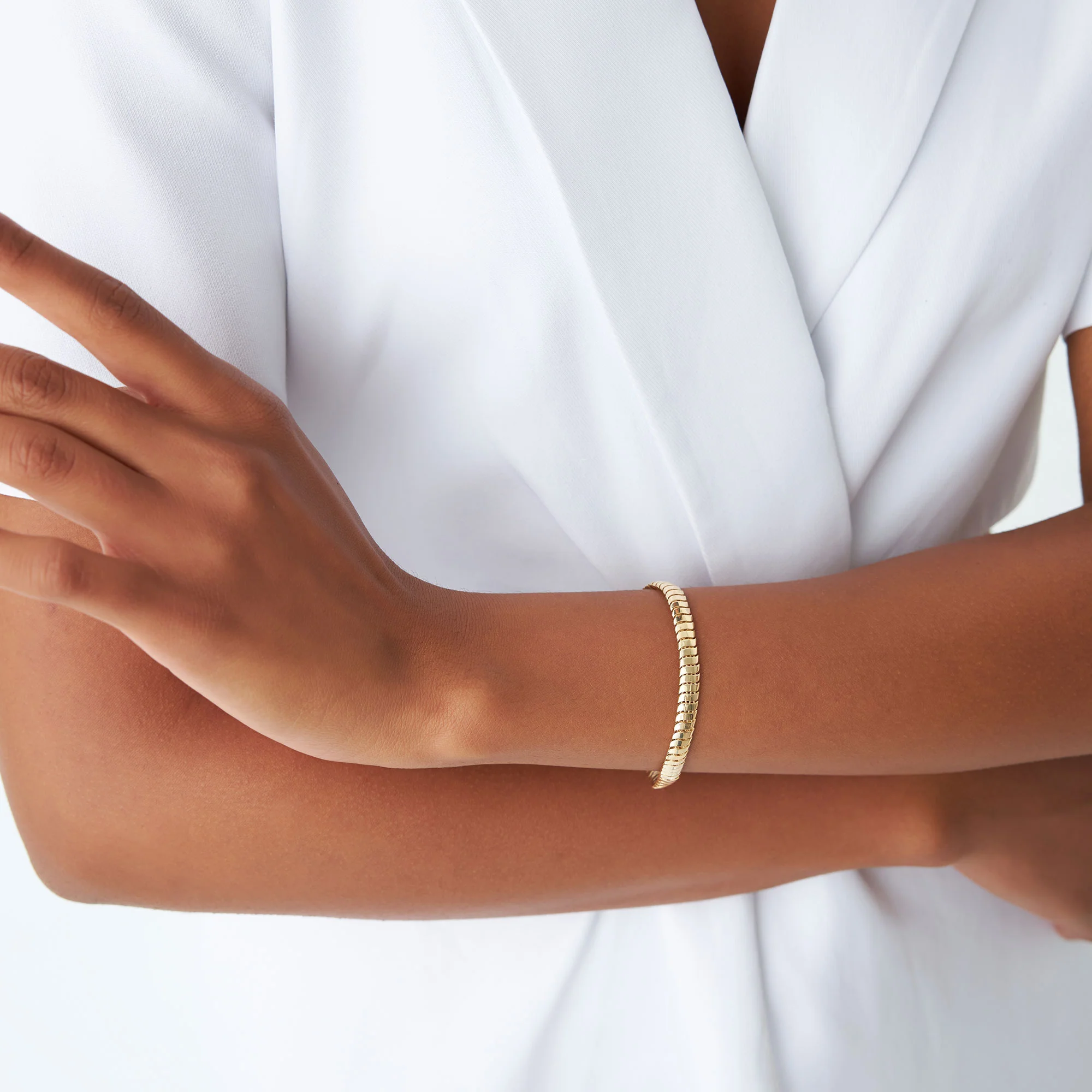 14k 5.7MM Wide Cobra Bracelet - Image 5
