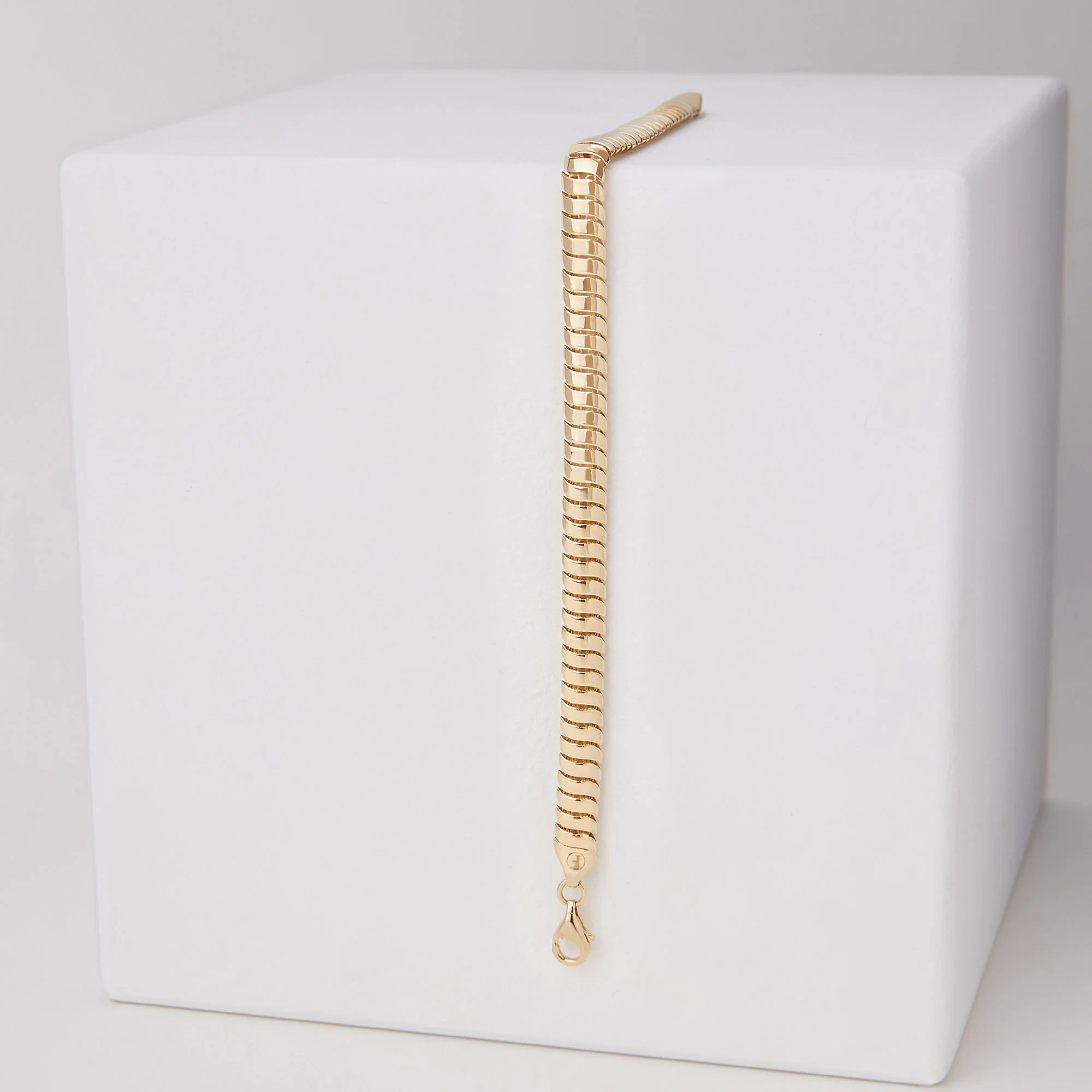 14k 5.7MM Wide Cobra Bracelet - Image 8
