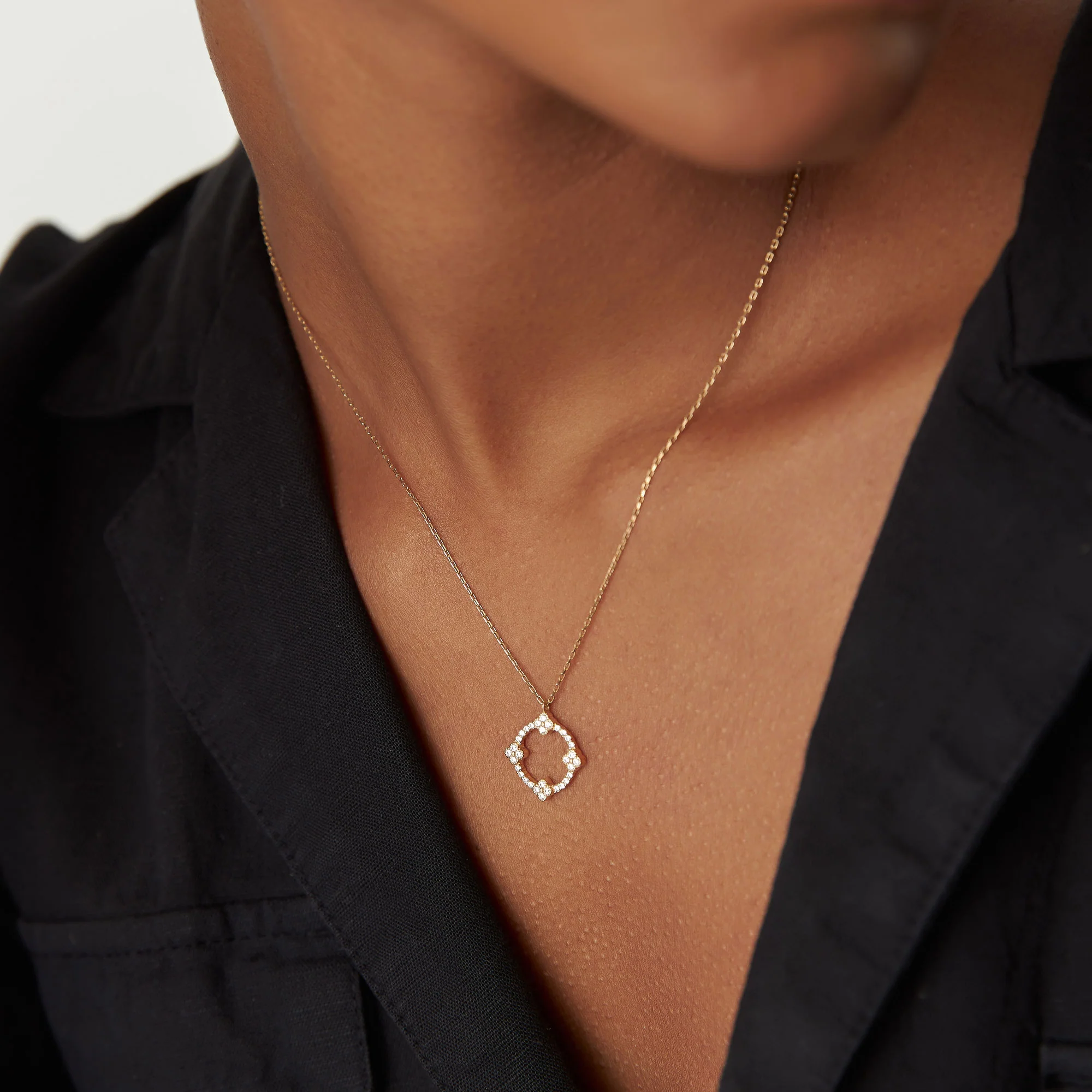 14k All Diamond Clover Circle Necklace - Image 2