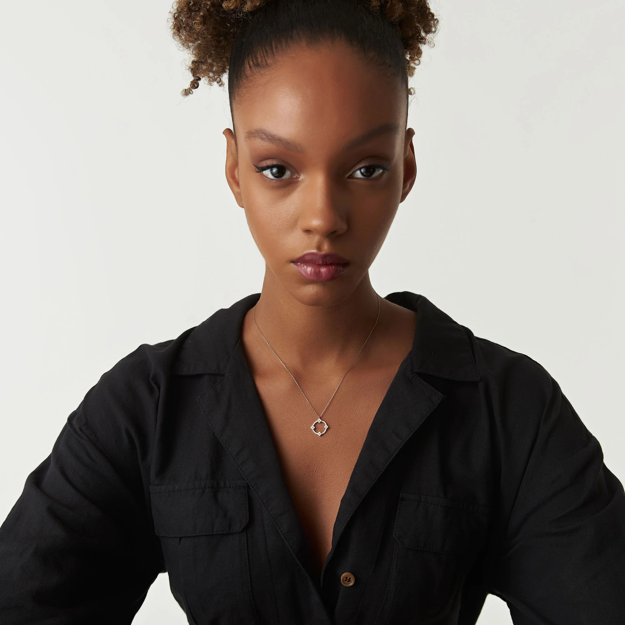 14k All Diamond Clover Circle Necklace - Image 3