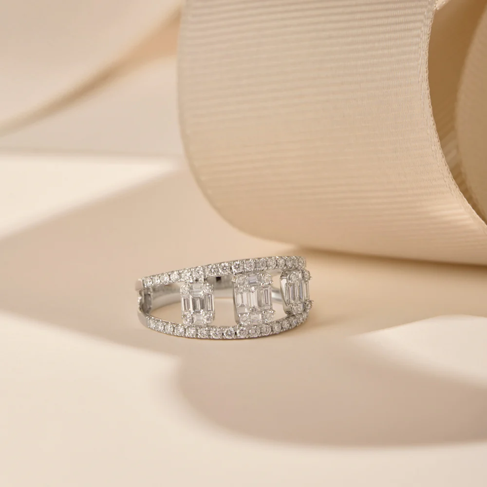 14k Baguette and Round Diamond Illusion Setting Cocktail Ring - Image 6