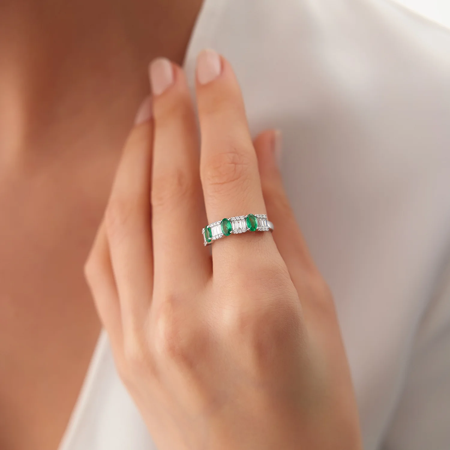 14K Baguette & Round Diamond with Genuine Emerald Ring - Image 3