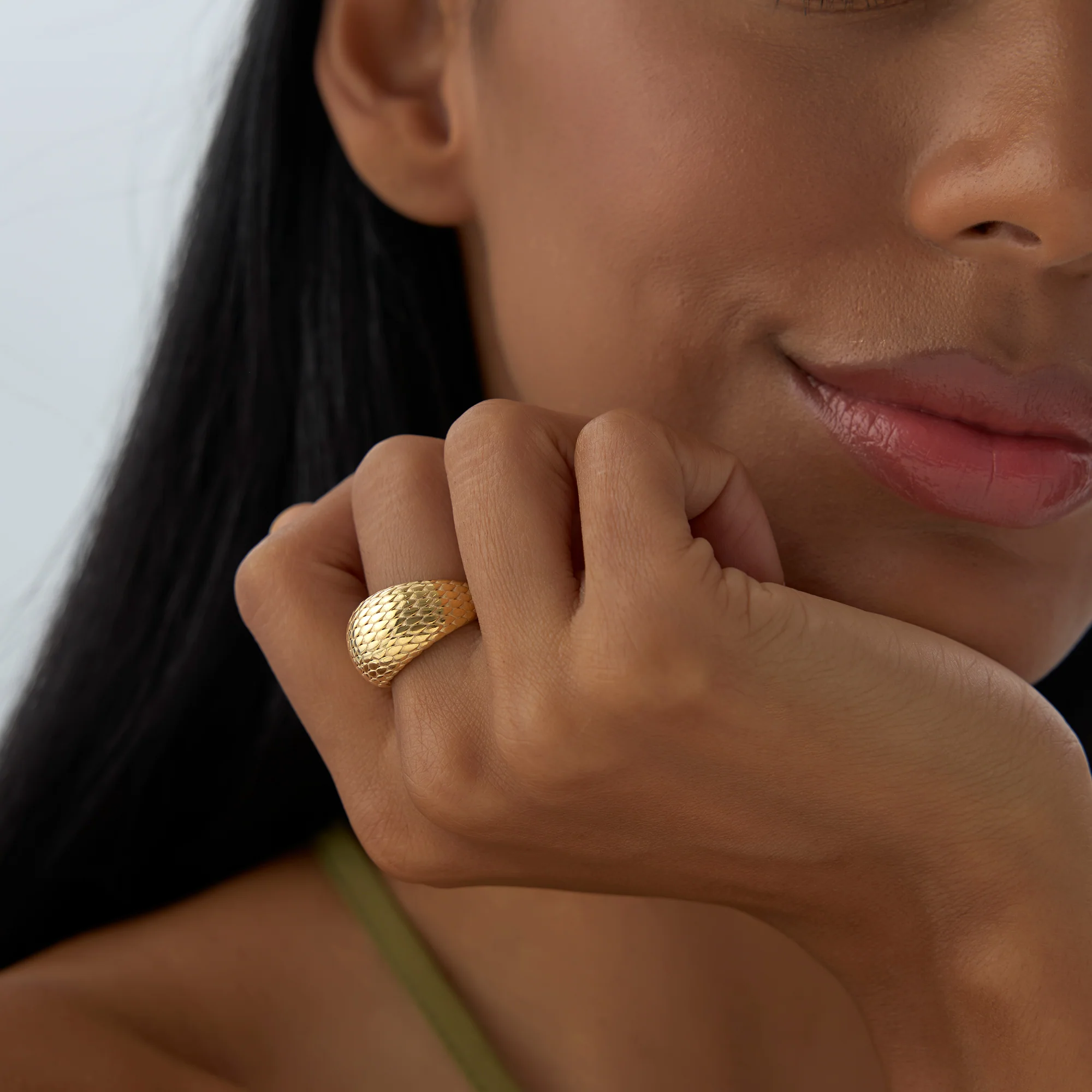 14K Chunky Snake Skin Texture Ring - Image 2