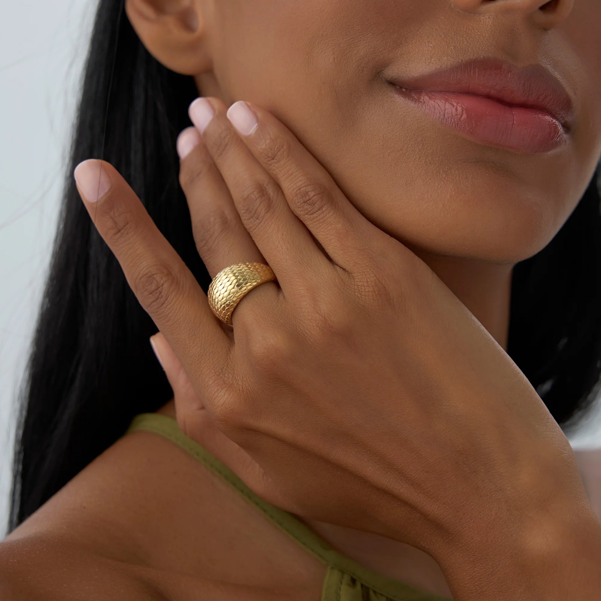14K Chunky Snake Skin Texture Ring - Image 3