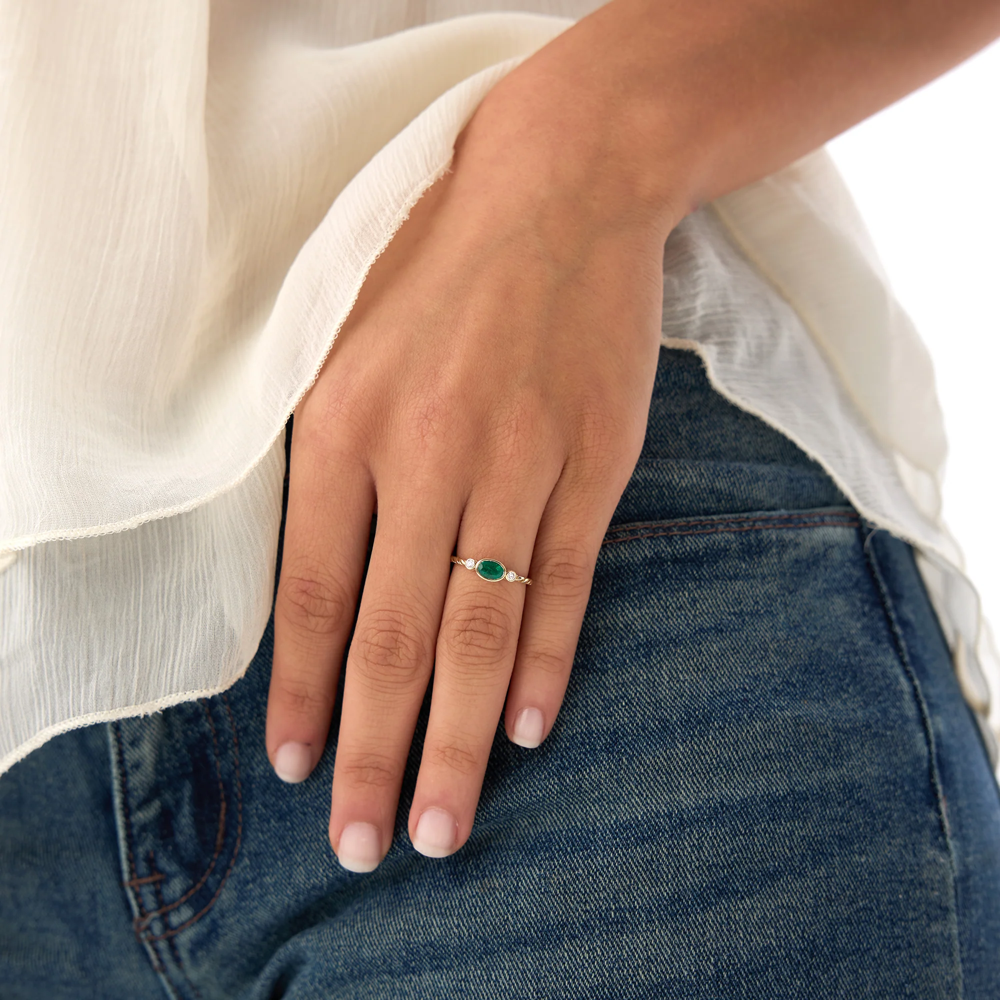 14k Classic Emerald and Diamond Ring - Image 4
