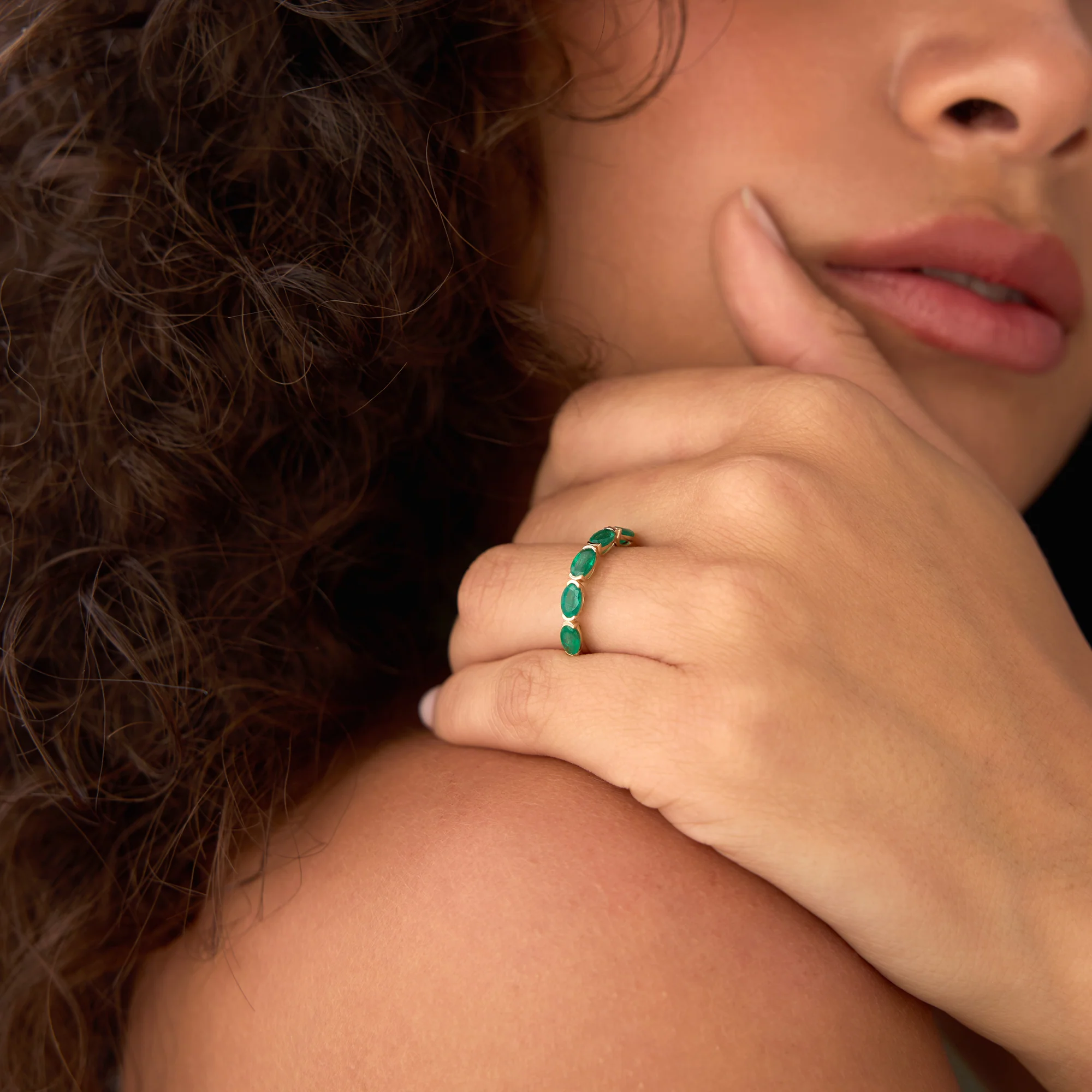 14k Classic Emerald Five Stone Ring - Image 3
