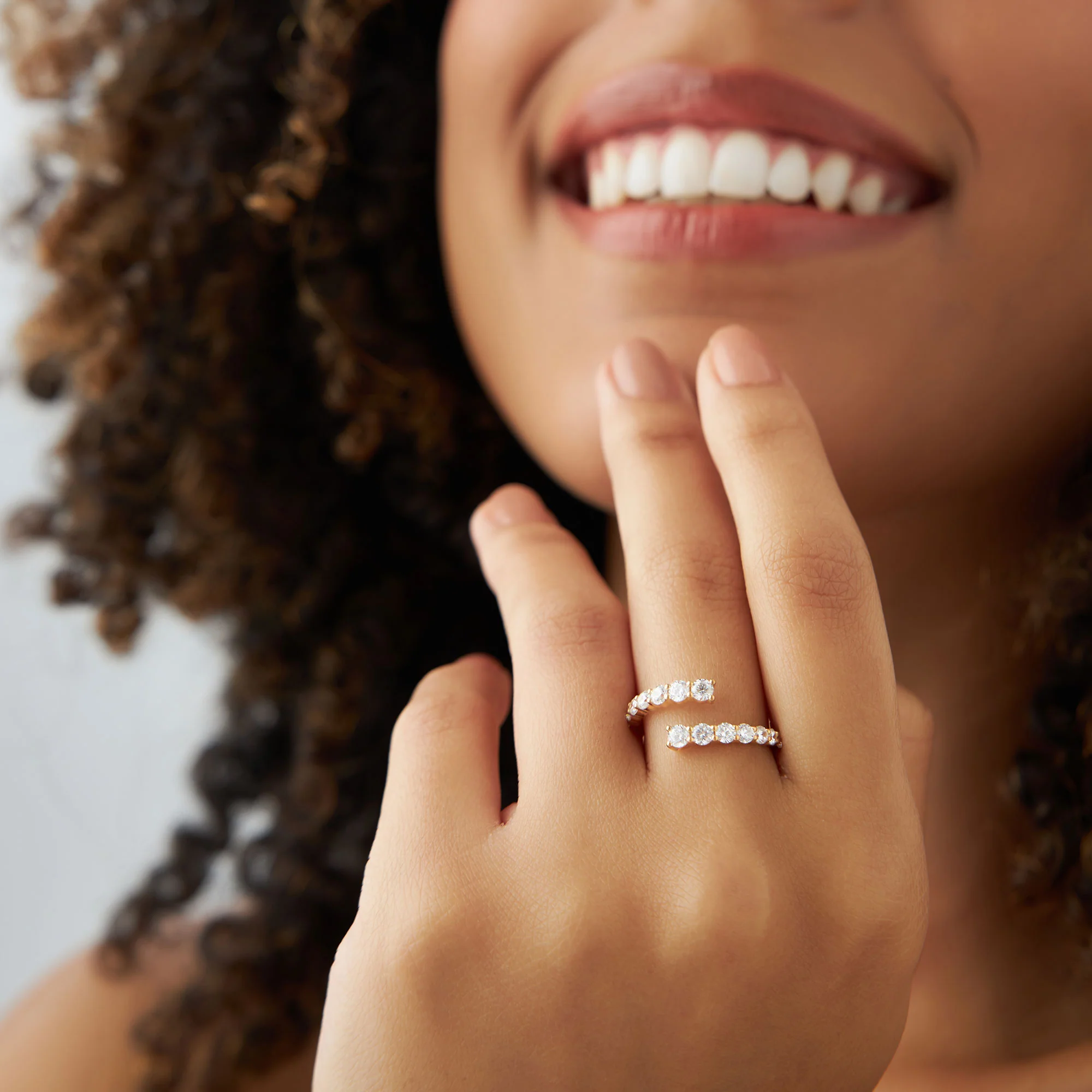 14k Cross Over Graduated Diamond Wrap Ring - Image 3
