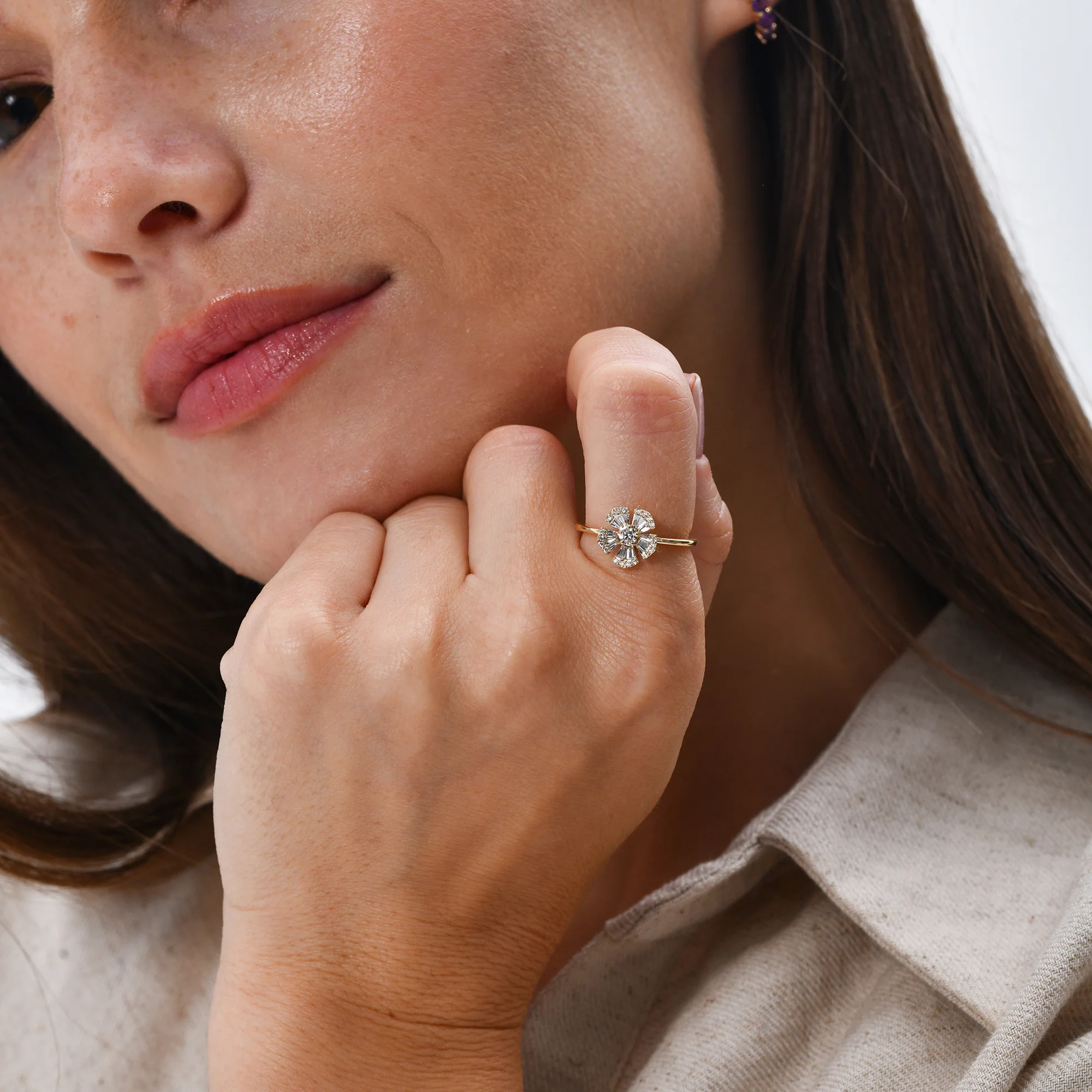 14k Diamond Floral Baguette Ring - Image 4