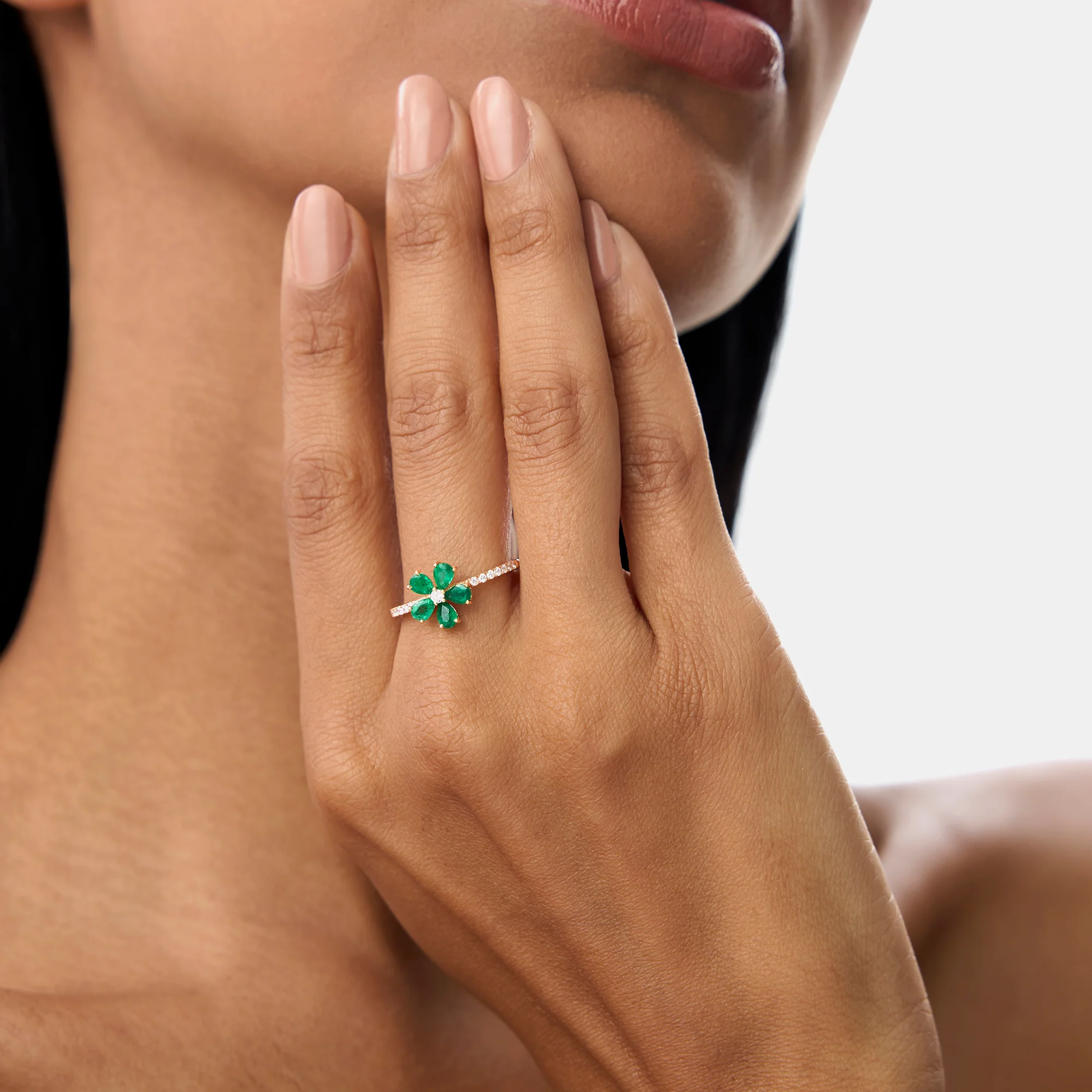 14K Five-Leaf Emerald and Diamond Ring - Image 2