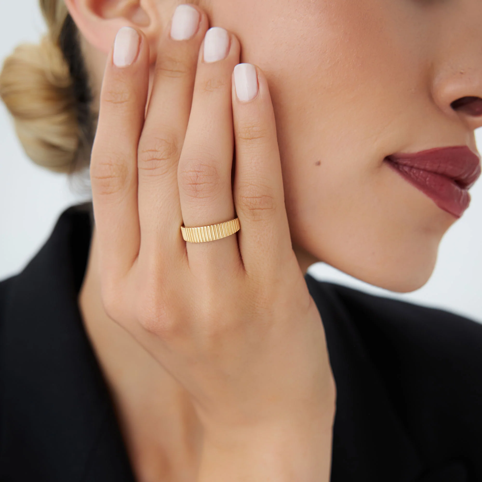 14k Fluted Textured Graduating Ring - Image 2