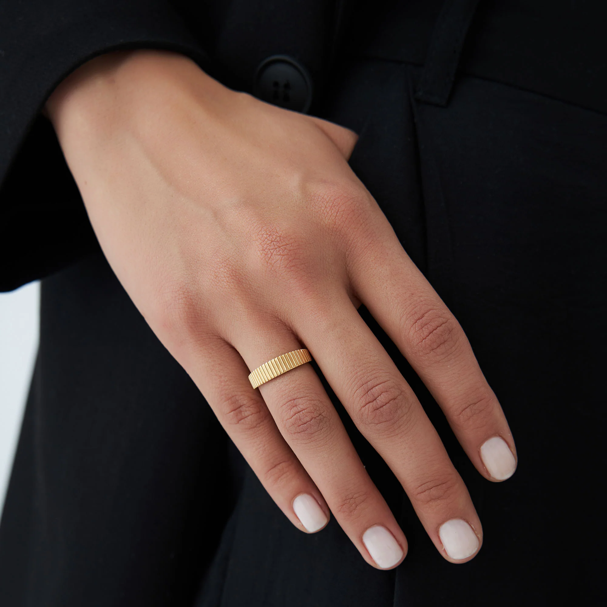 14k Fluted Textured Graduating Ring - Image 3
