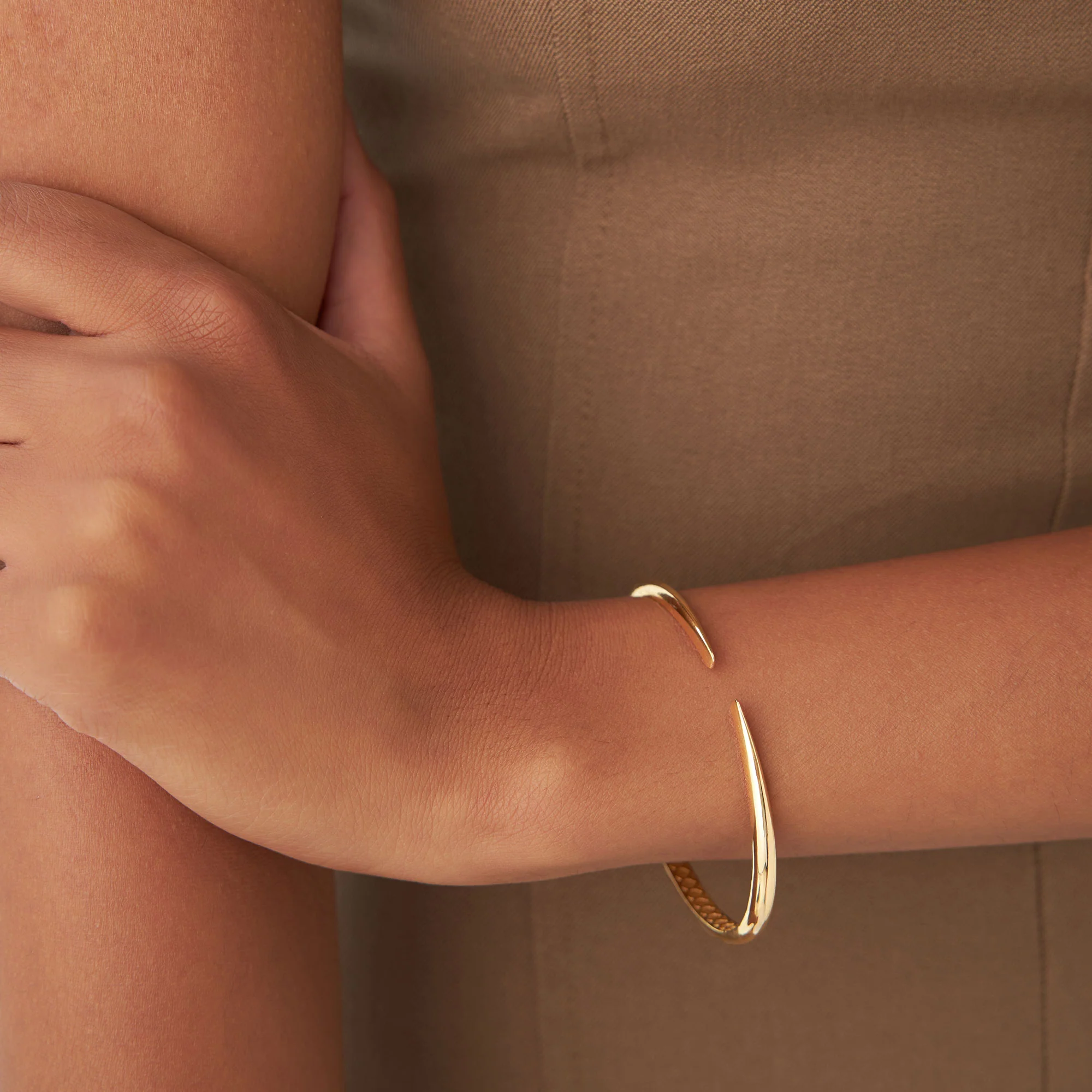 14k Gold Claw Cuff Bangle Bracelet - Image 2