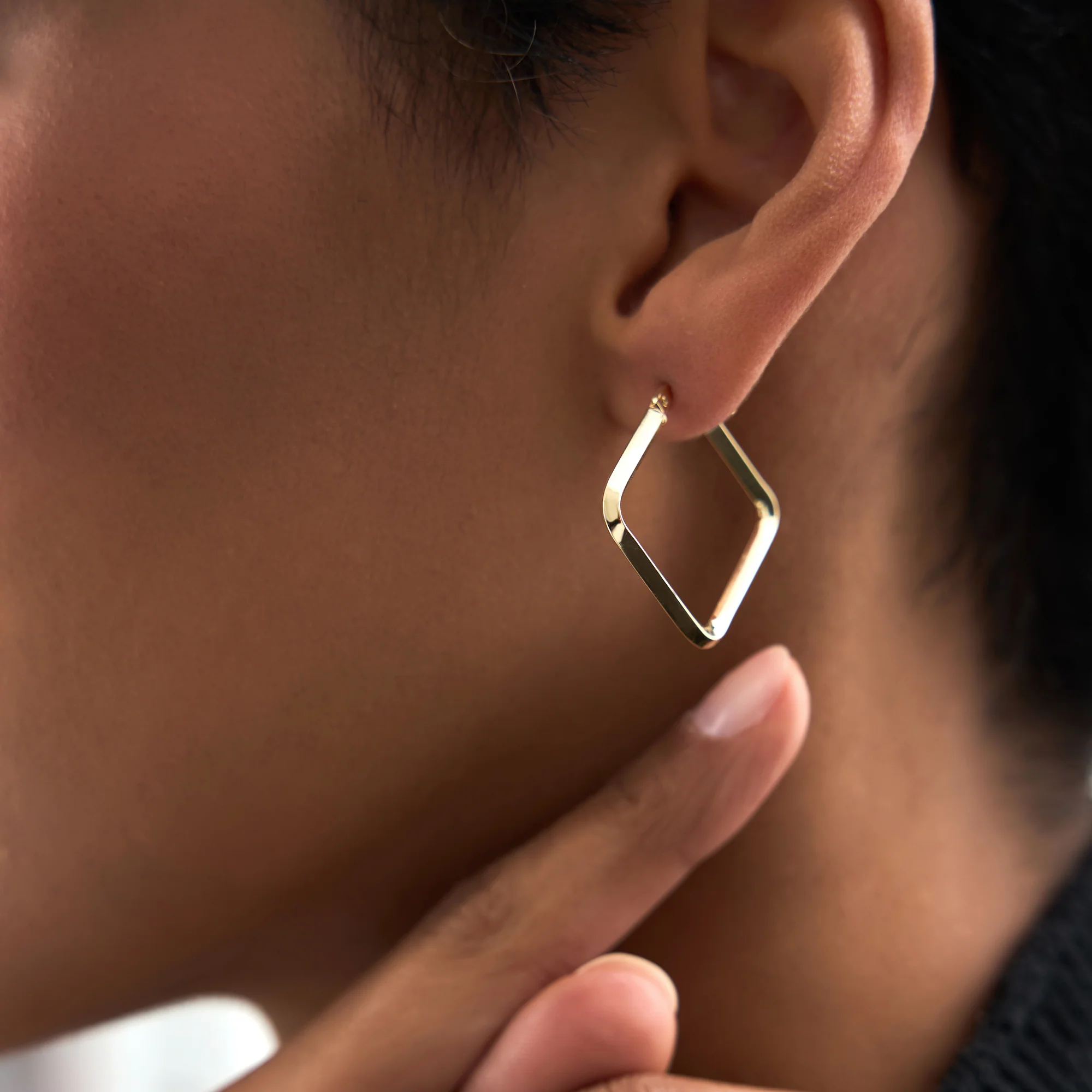 14K Gold Geometric Shaped Square Hoop Earrings - Image 2
