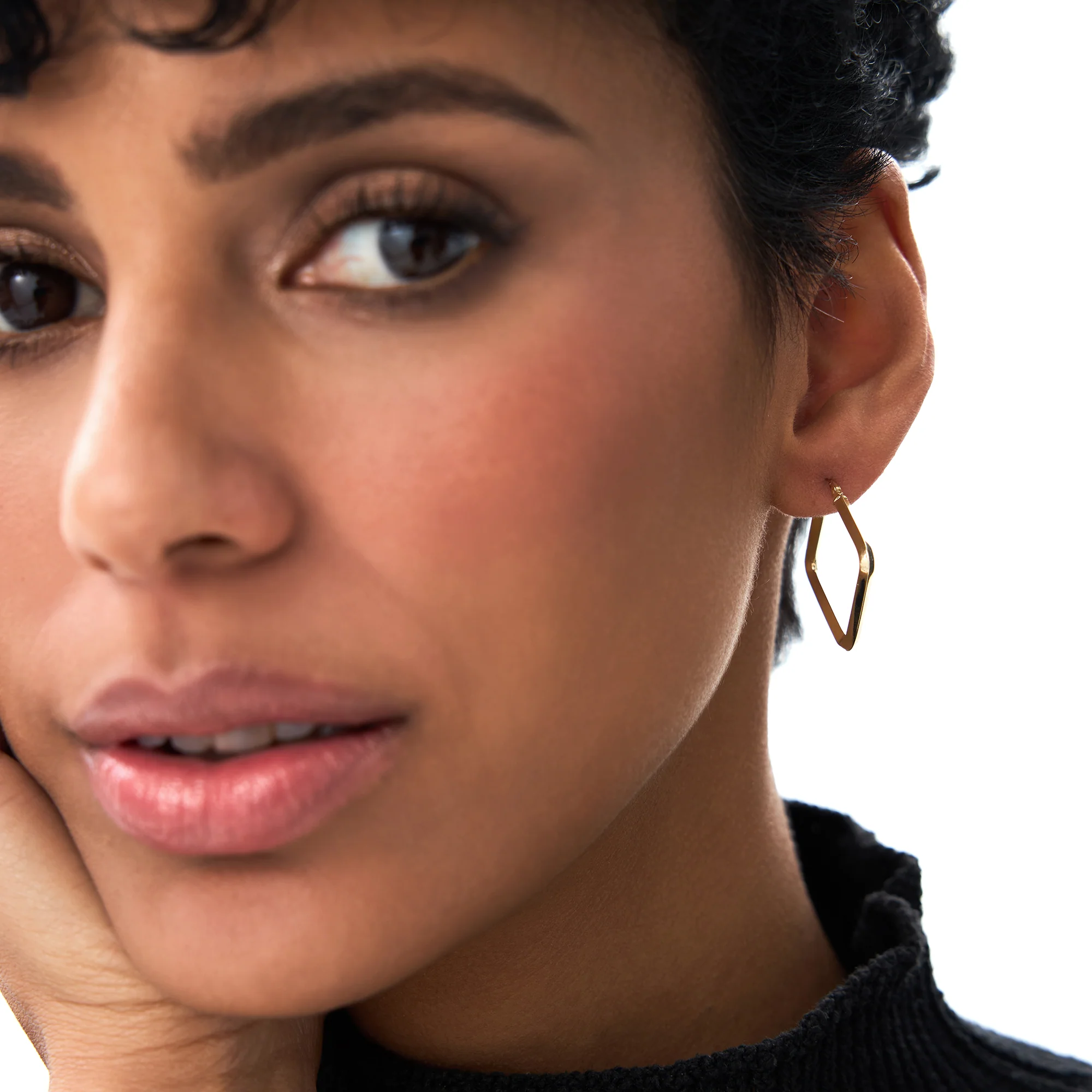 14K Gold Geometric Shaped Square Hoop Earrings - Image 4