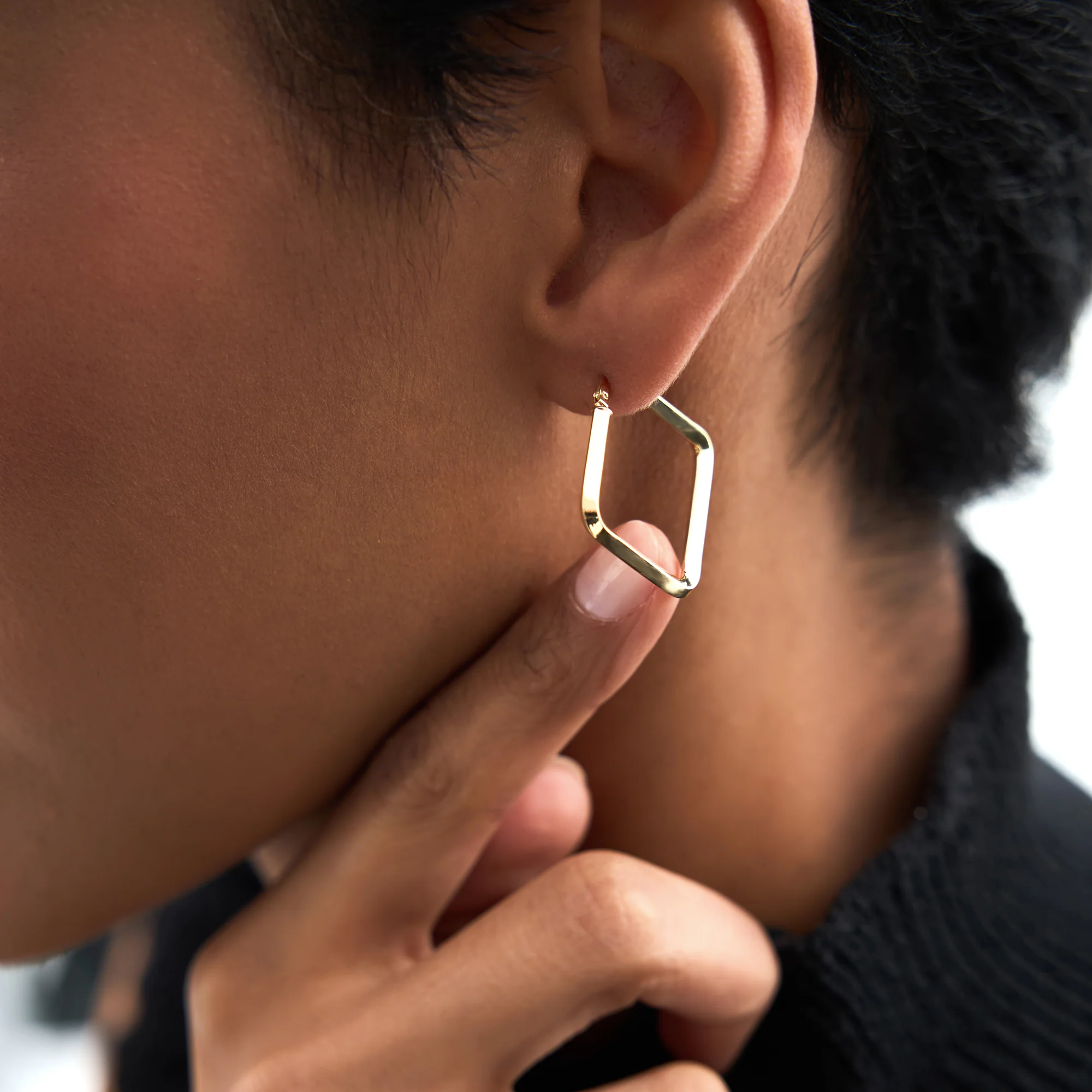 14K Gold Geometric Shaped Square Hoop Earrings - Image 6