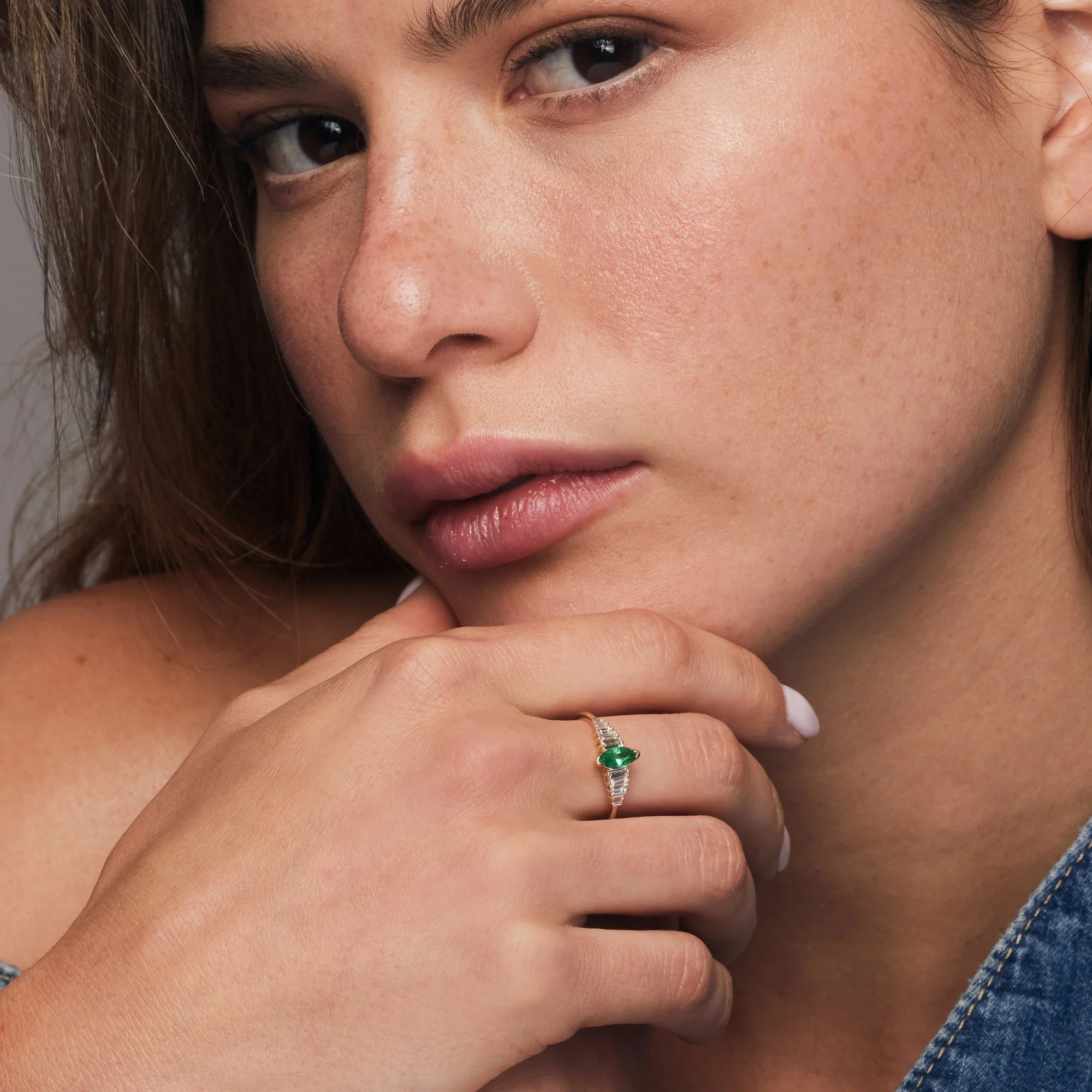 14k Gold Marquise Shape Emerald Ring with Baguette Accents - Image 3