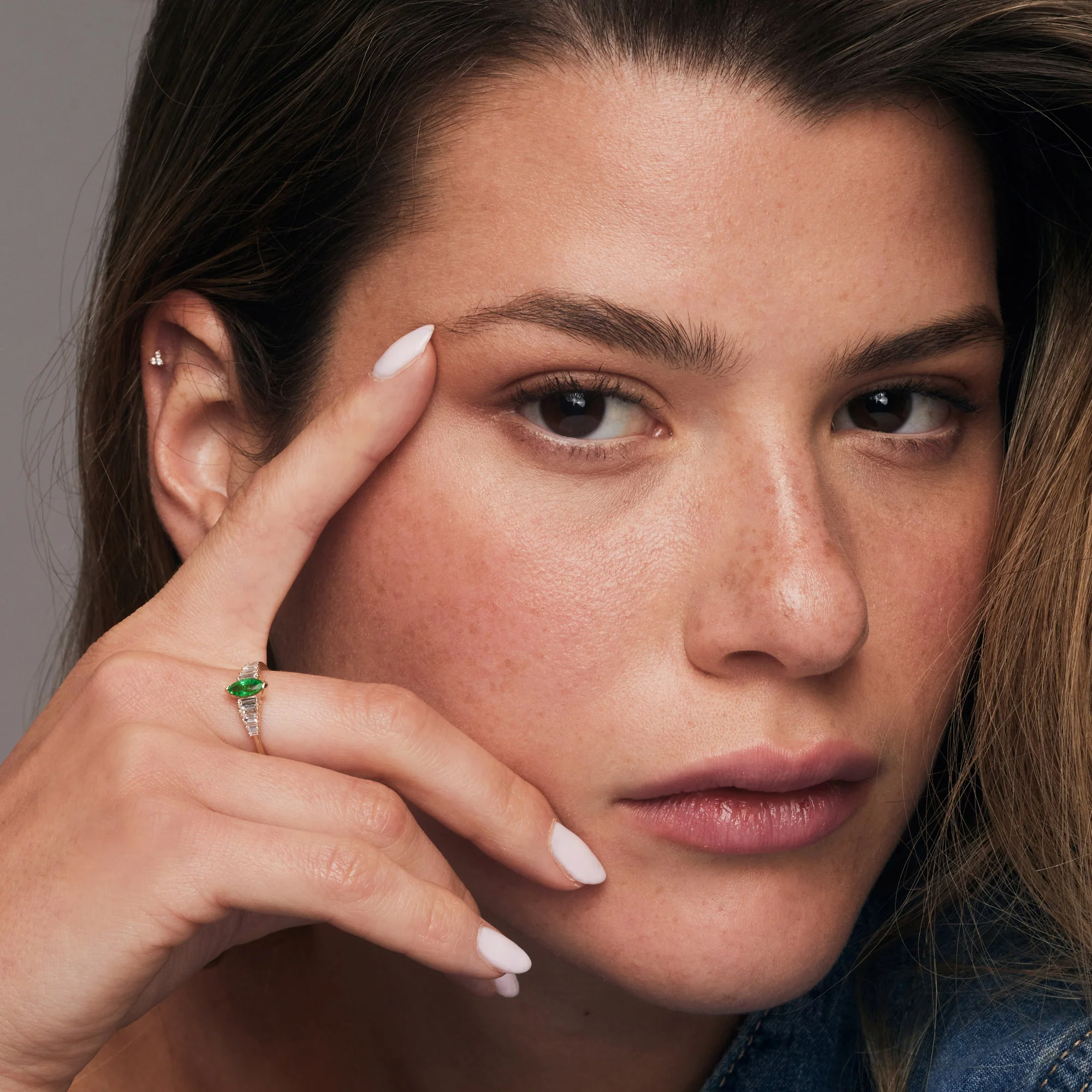 14k Gold Marquise Shape Emerald Ring with Baguette Accents - Image 4