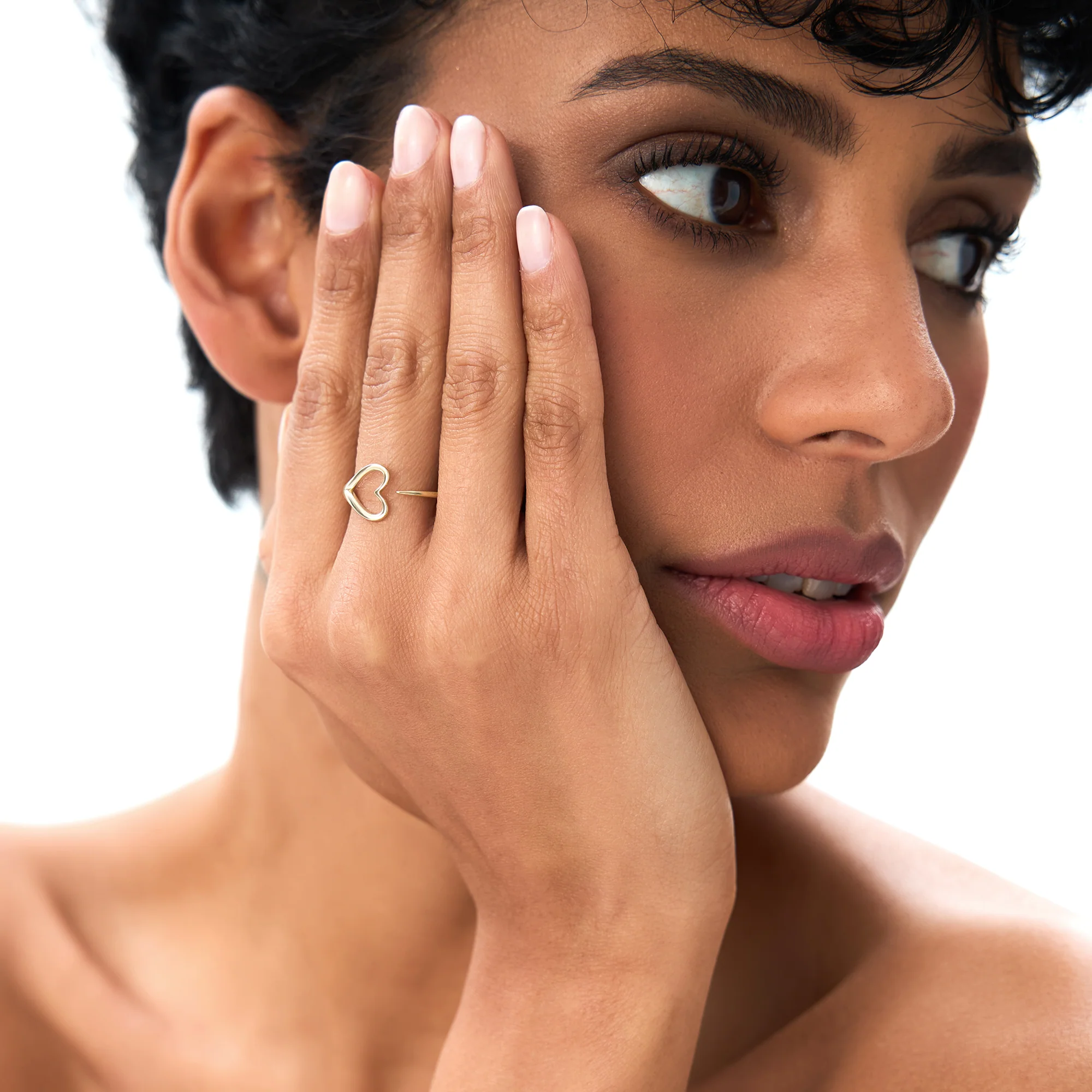 14k Gold Minimalist Heart Outline Band - Image 4