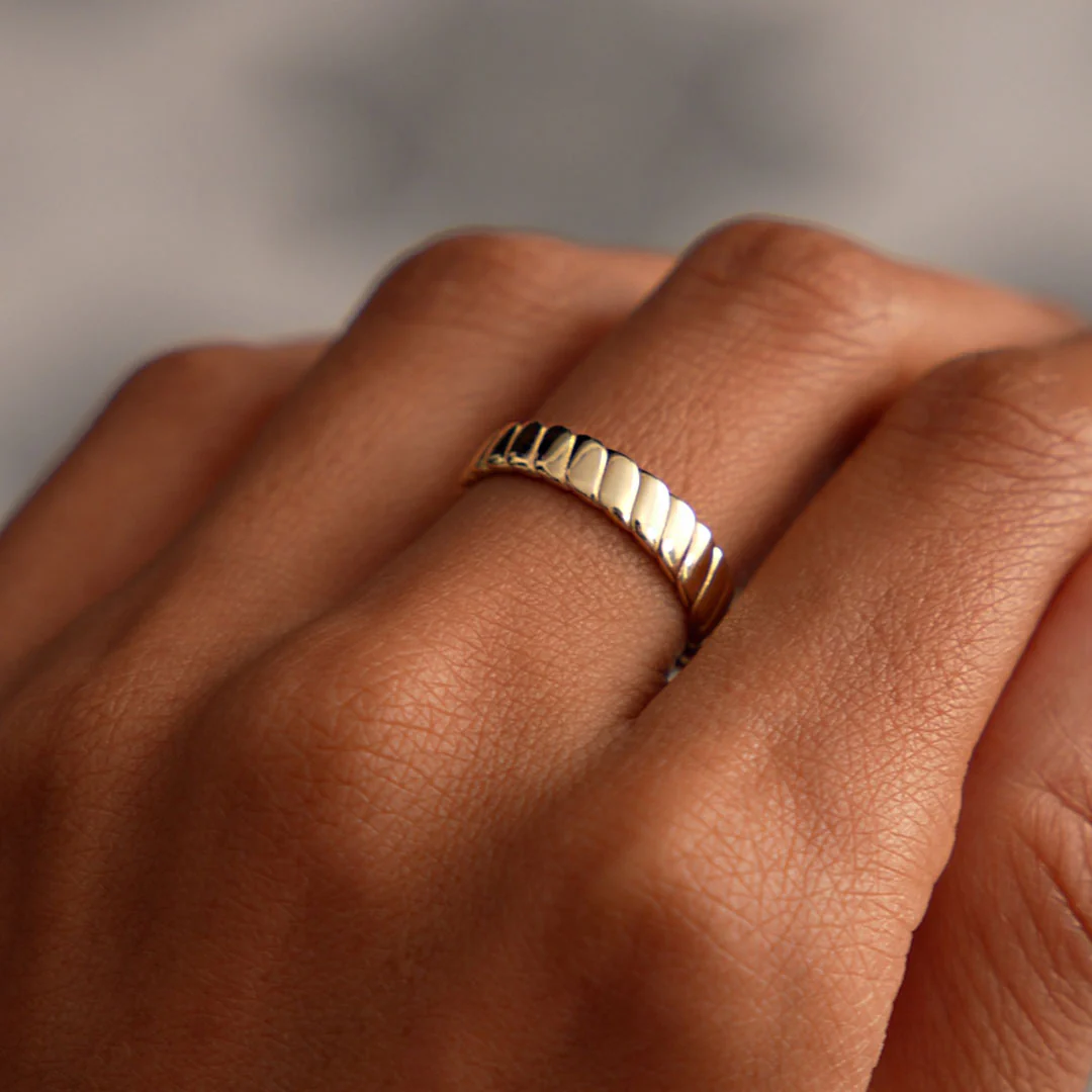 14K Gold Twisted Bold Band Ring - Image 4
