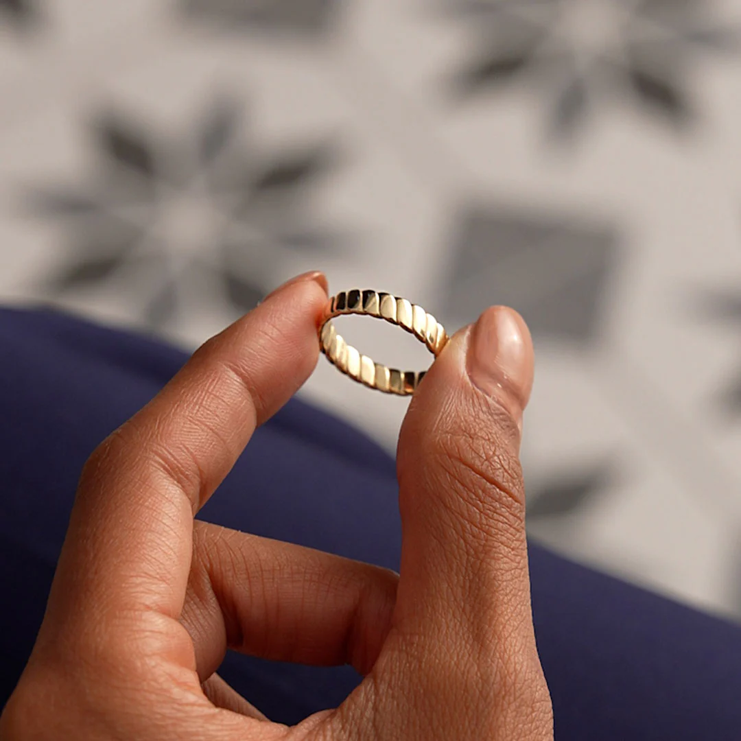 14K Gold Twisted Bold Band Ring - Image 7