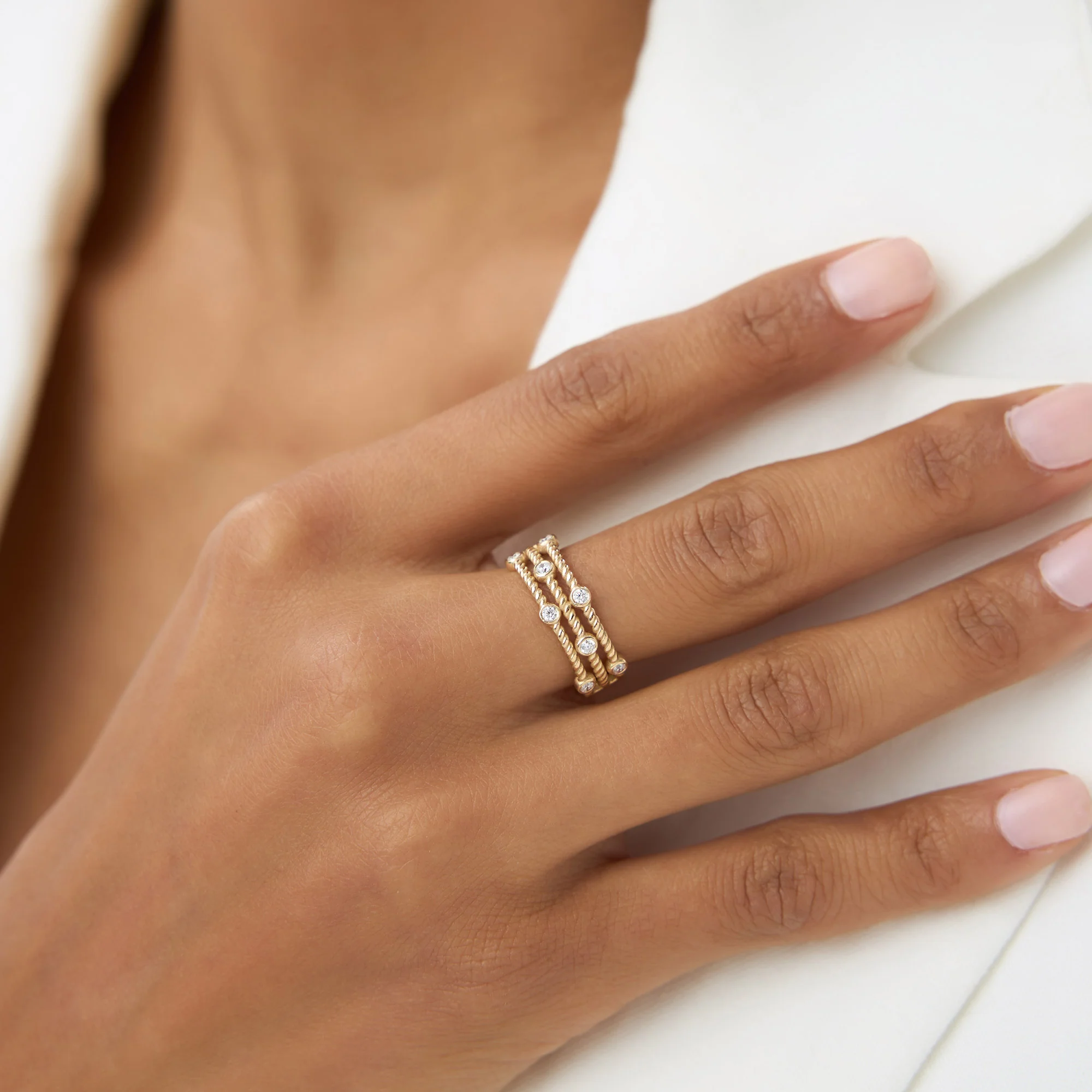 14K Gold Twisted Rope Triple Diamond Ring - Image 9