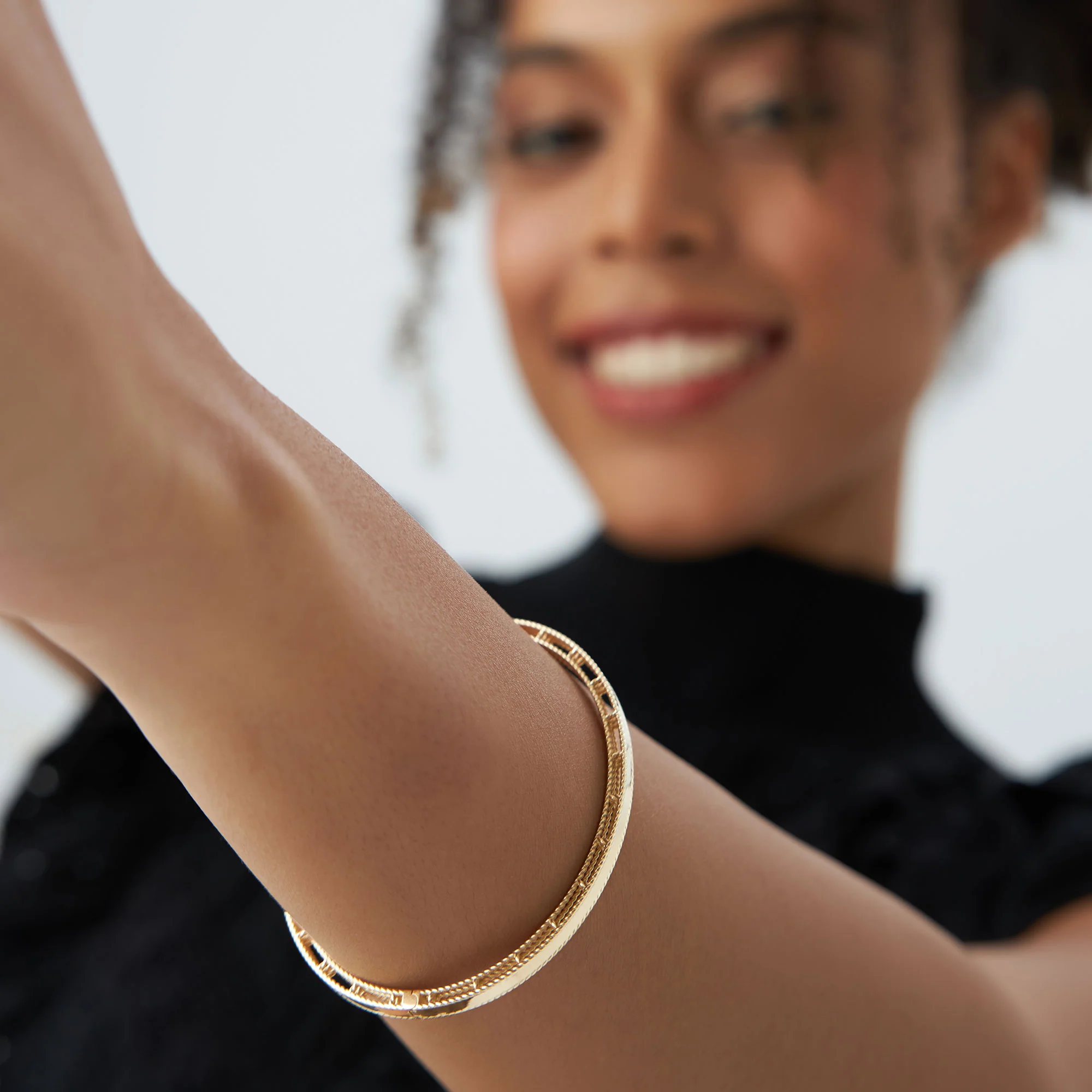 14K Milgrain Edge Gold Bangle Bracelet - Image 3