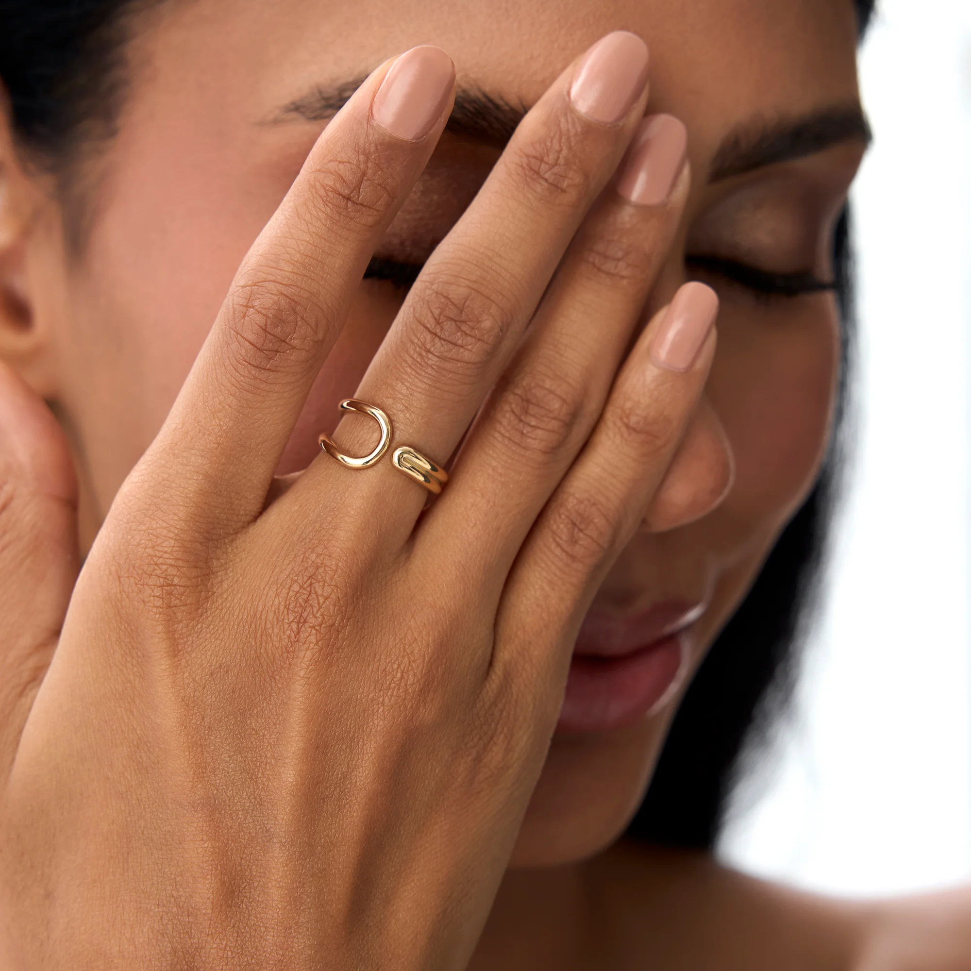 14k Modern Minimalist Statement Ring - Image 3