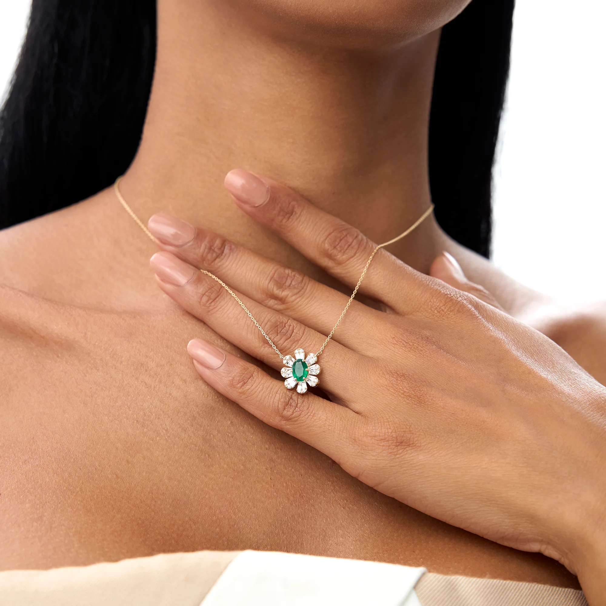 14k Oval Shape Emerald Necklace with Baguettes - Image 3
