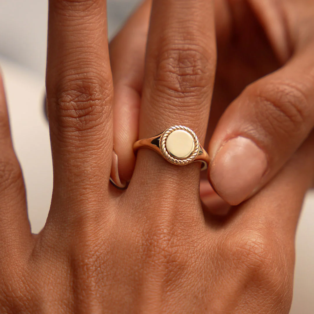 14K Rope Border Oval Signet Ring - Image 3
