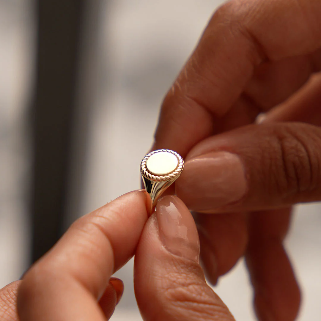 14K Rope Border Oval Signet Ring - Image 5