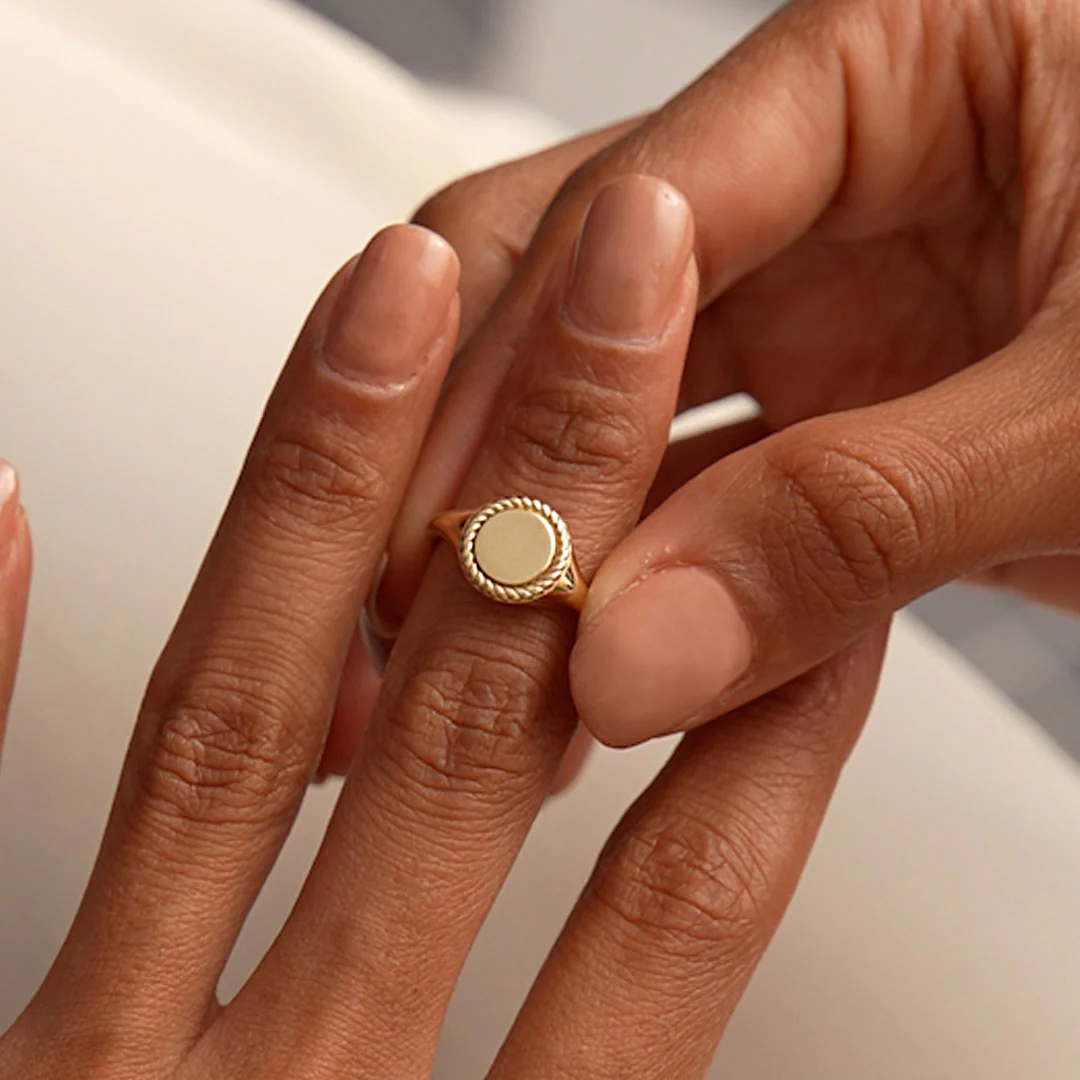 14K Rope Border Oval Signet Ring - Image 6