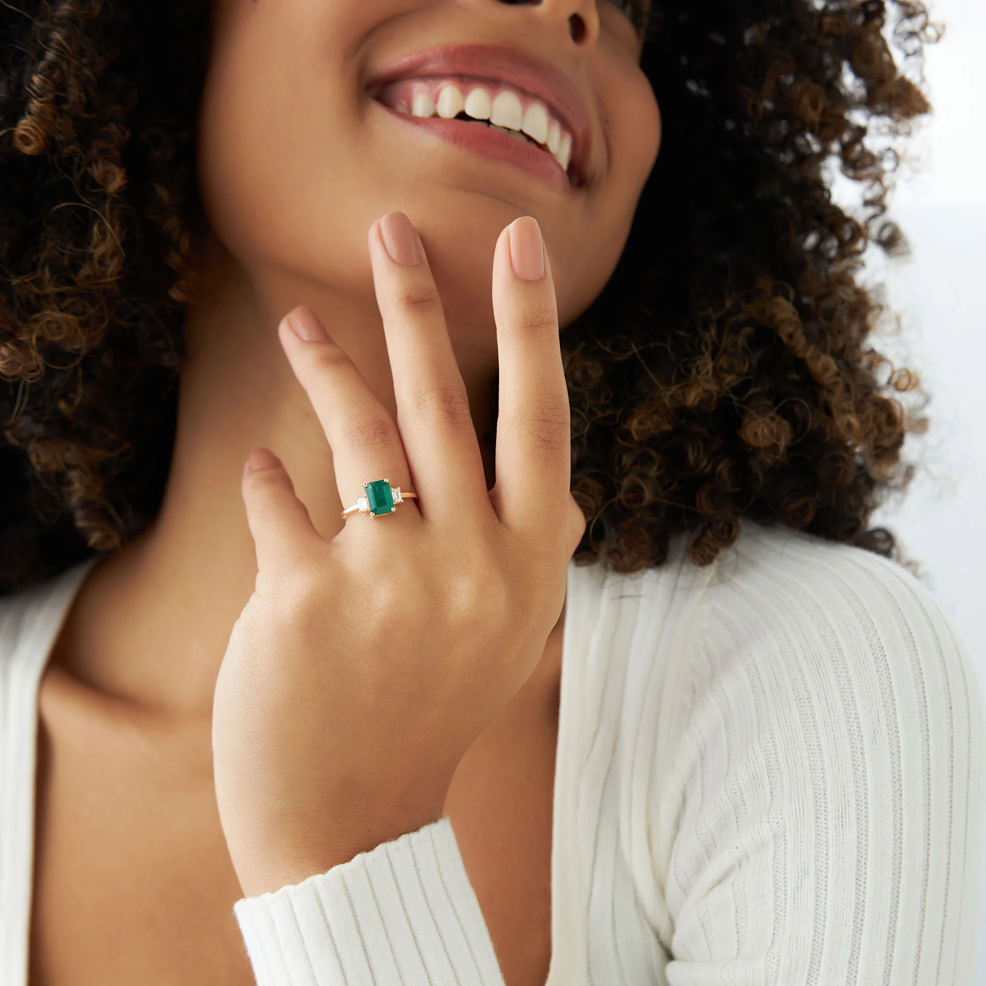 14k Three Stone Emerald Engagement Ring - Image 5
