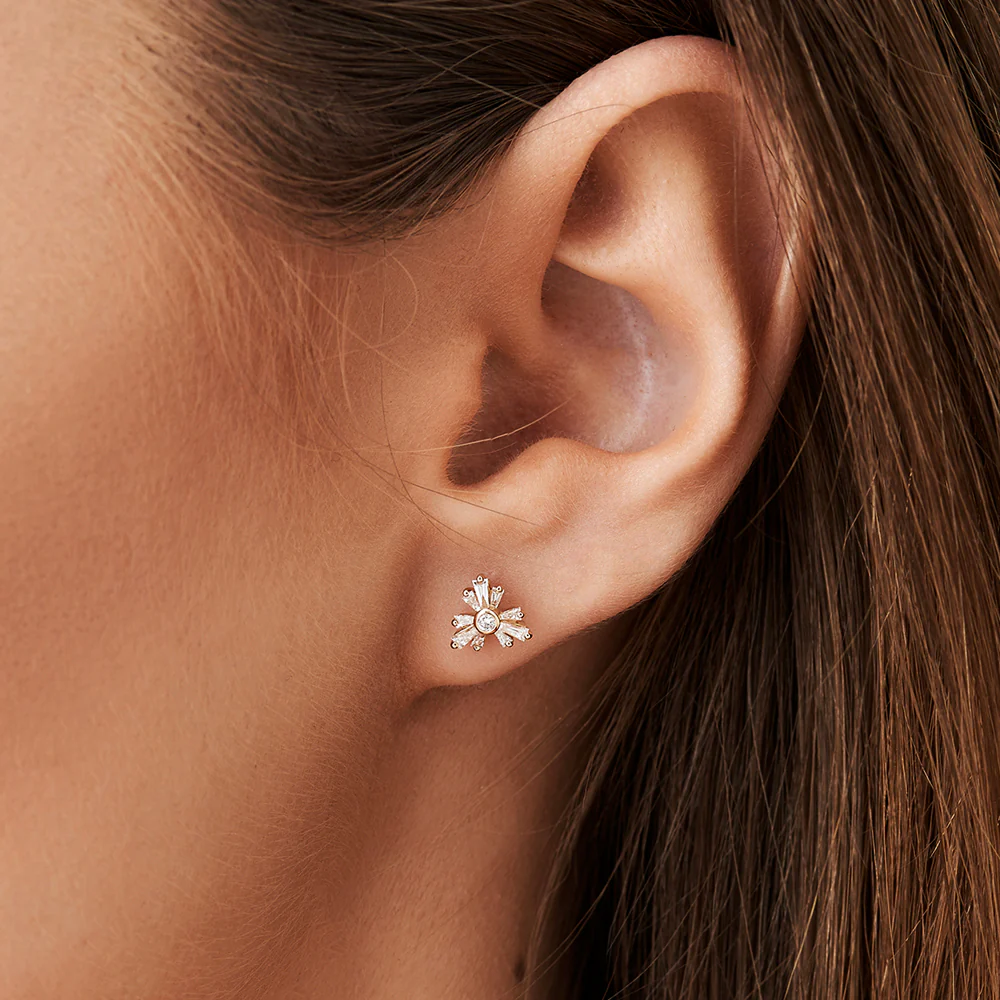 14k Triangle Shaped Tapered Baguette Diamond Stud - Image 6