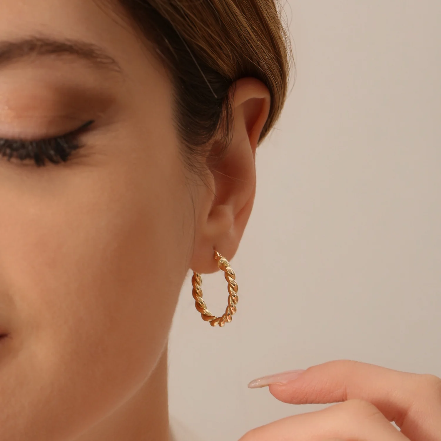 14k Twist Rope Earrings 20MM - Image 5