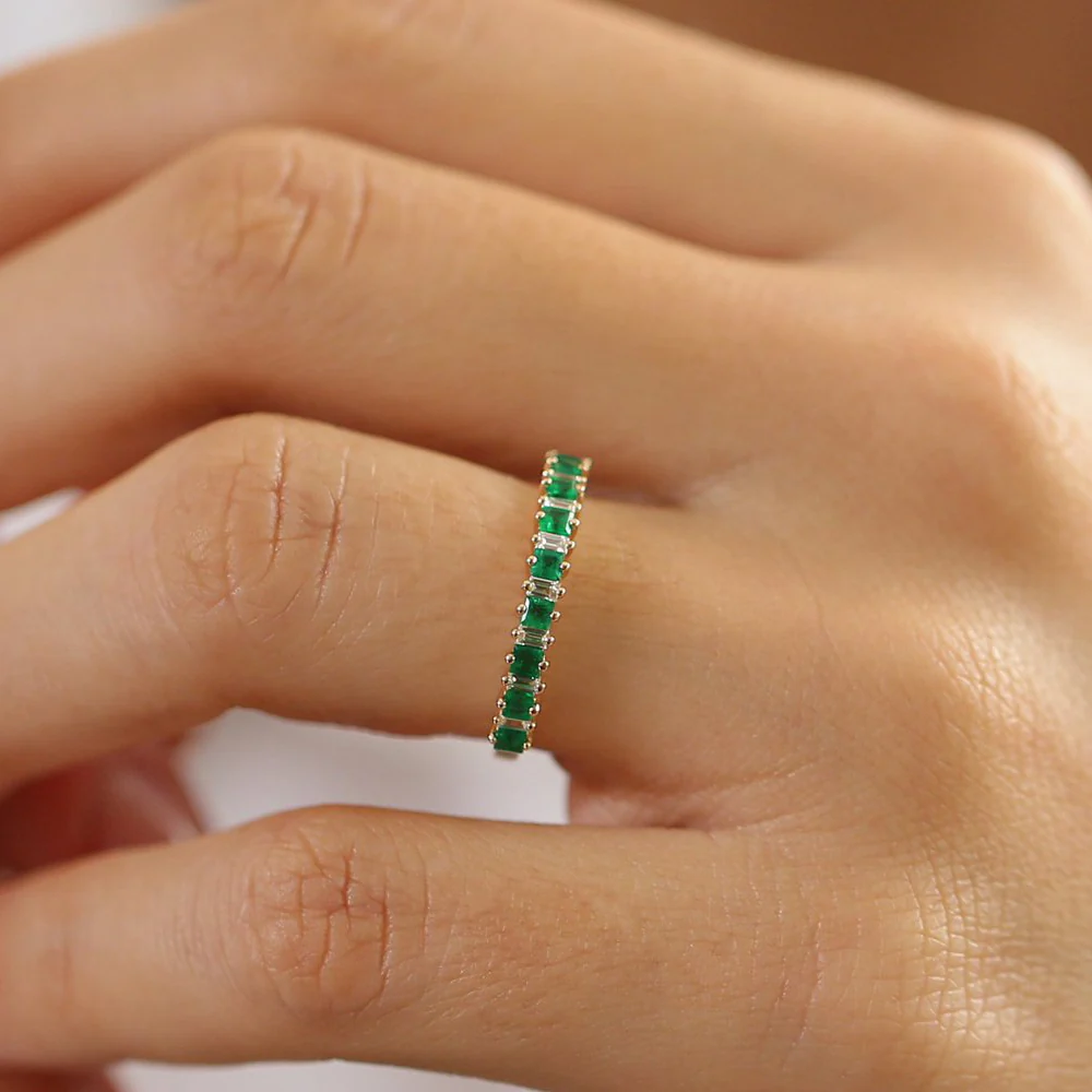 14k Unique Princess Cut Emerald and Baguette Diamond Ring - Image 3