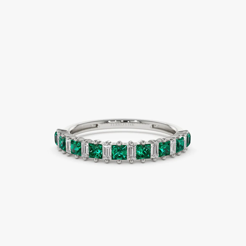 14k Unique Princess Cut Emerald and Baguette Diamond Ring - Image 5