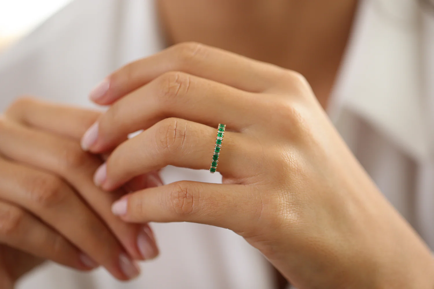 14k Unique Princess Cut Emerald and Baguette Diamond Ring - Image 9