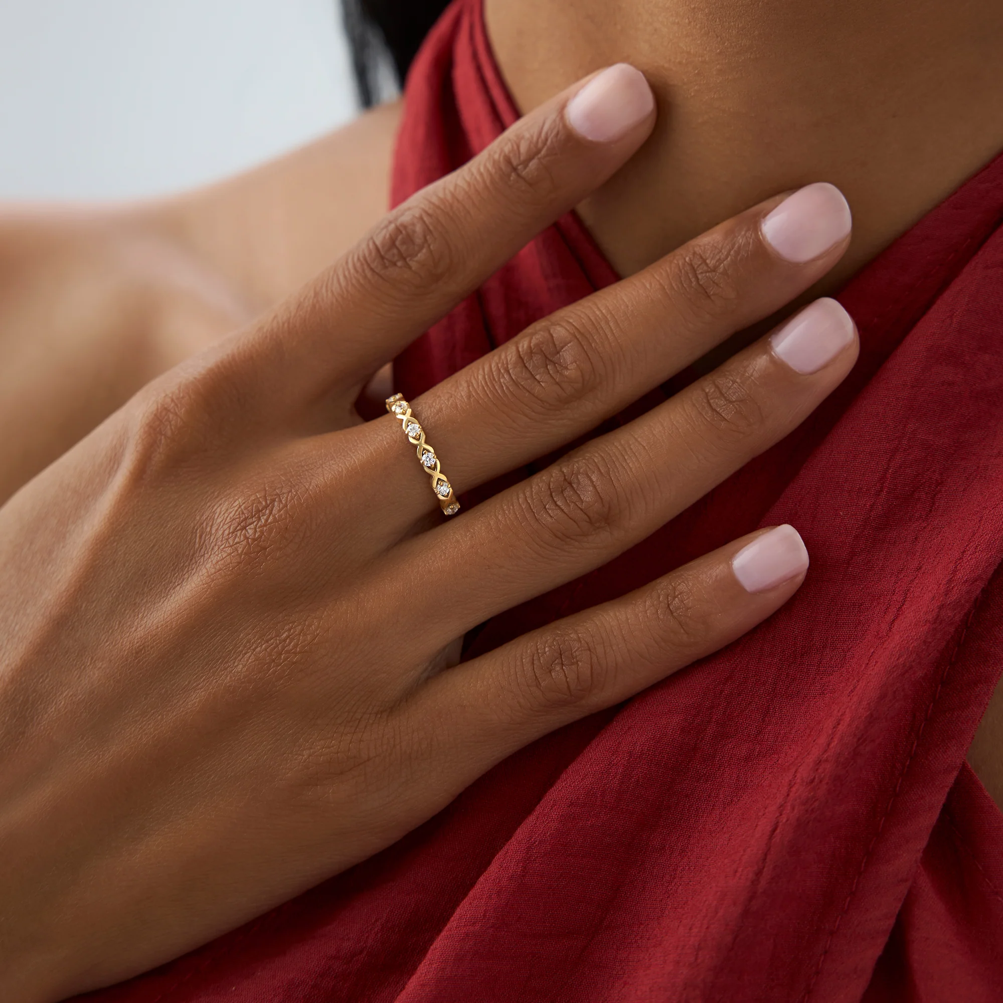 14k X O Design Diamond Wedding RIng - Image 2